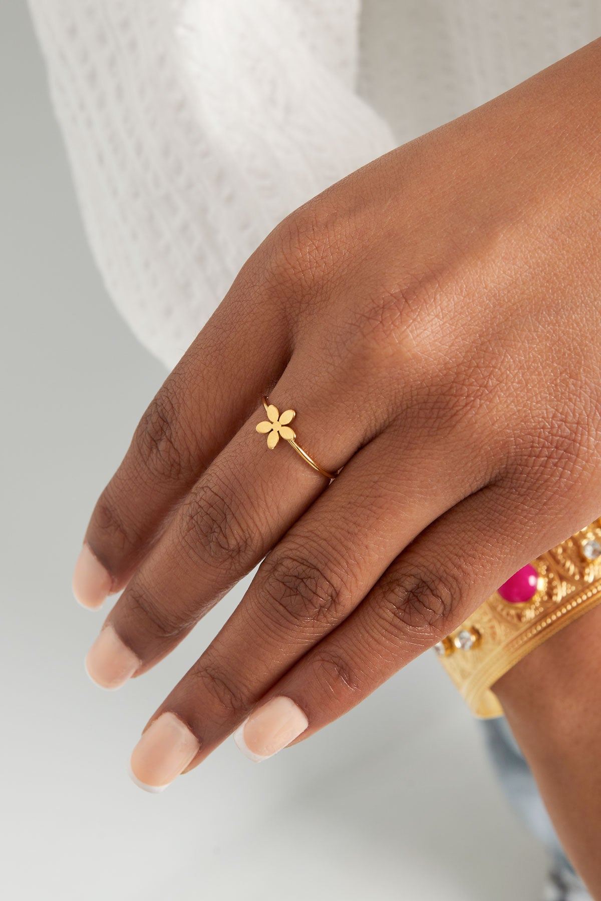 Bague basique unie avec fleur