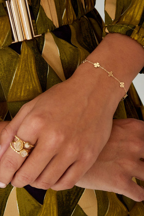 bracelet cinq breloques