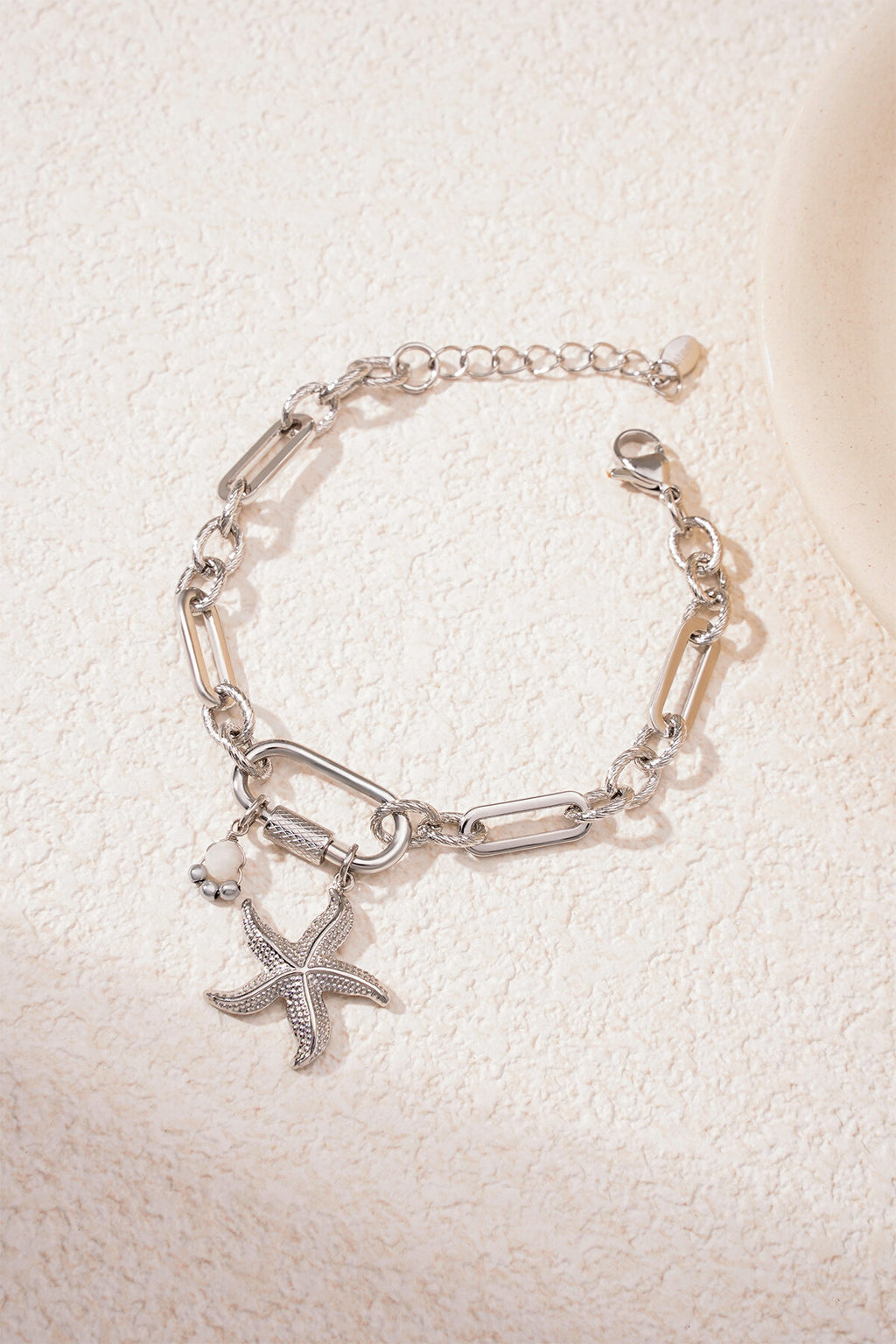 bracelet étoile de mer dans la mer