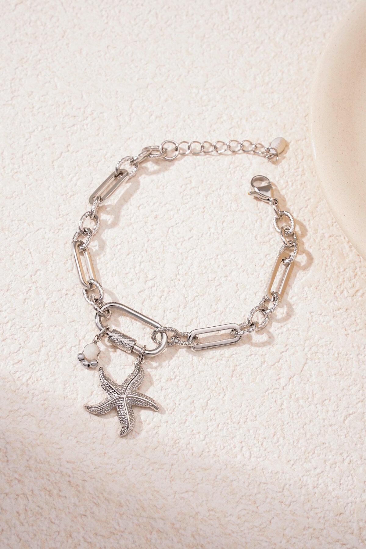 bracelet étoile de mer dans la mer