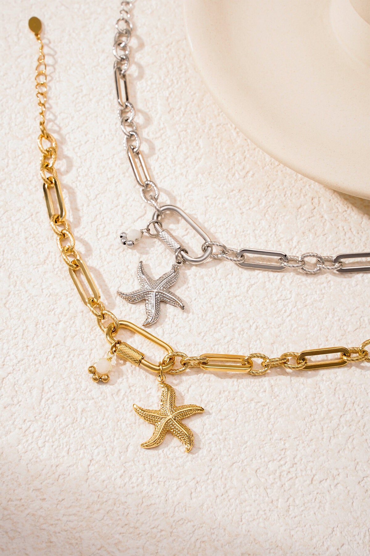 bracelet étoile de mer dans la mer