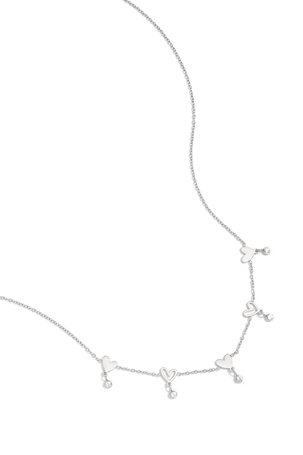 Collier orné de cœurs alternés et de pierres pendantes