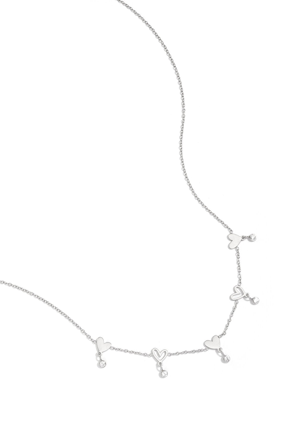 Collier orné de cœurs alternés et de pierres pendantes
