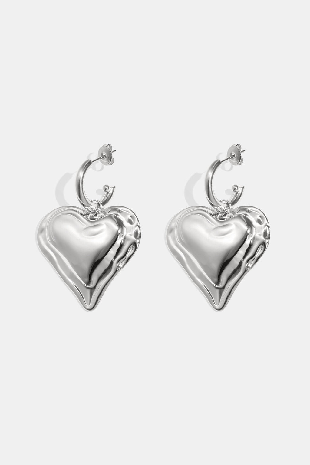 Boucles d'oreilles avec un grand cœur pendant