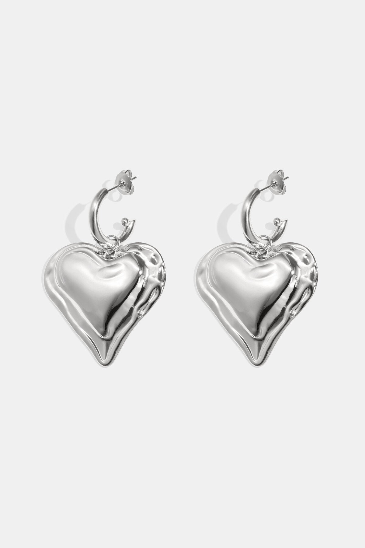 Boucles d'oreilles avec un grand cœur pendant
