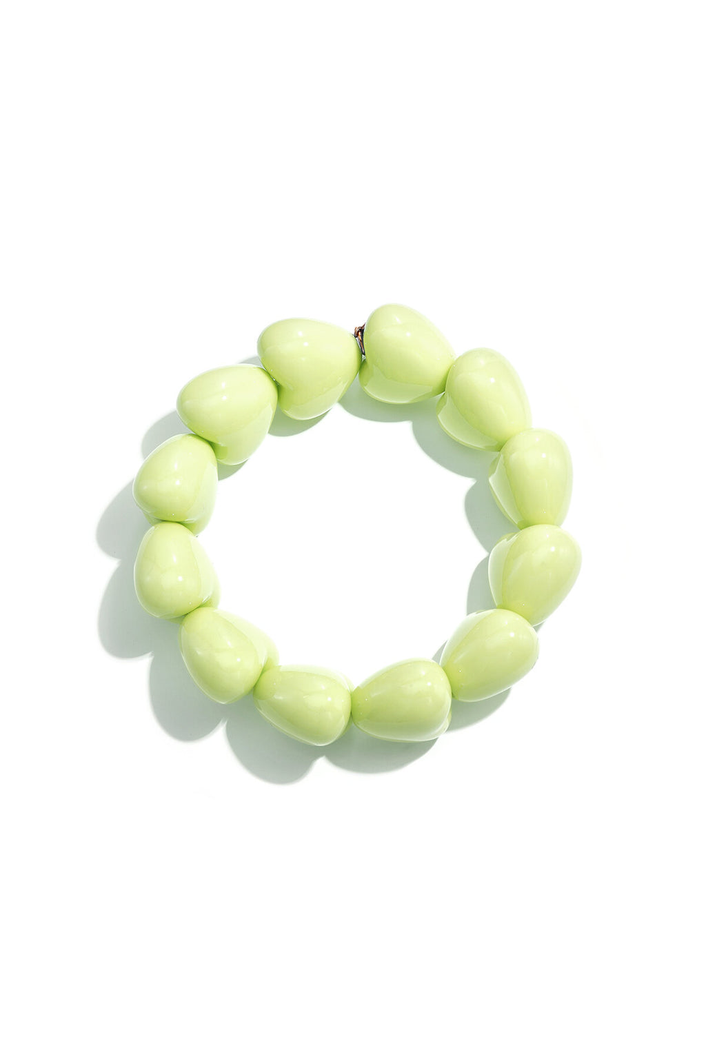 Bracelet avec de grosses perles en forme de cœur