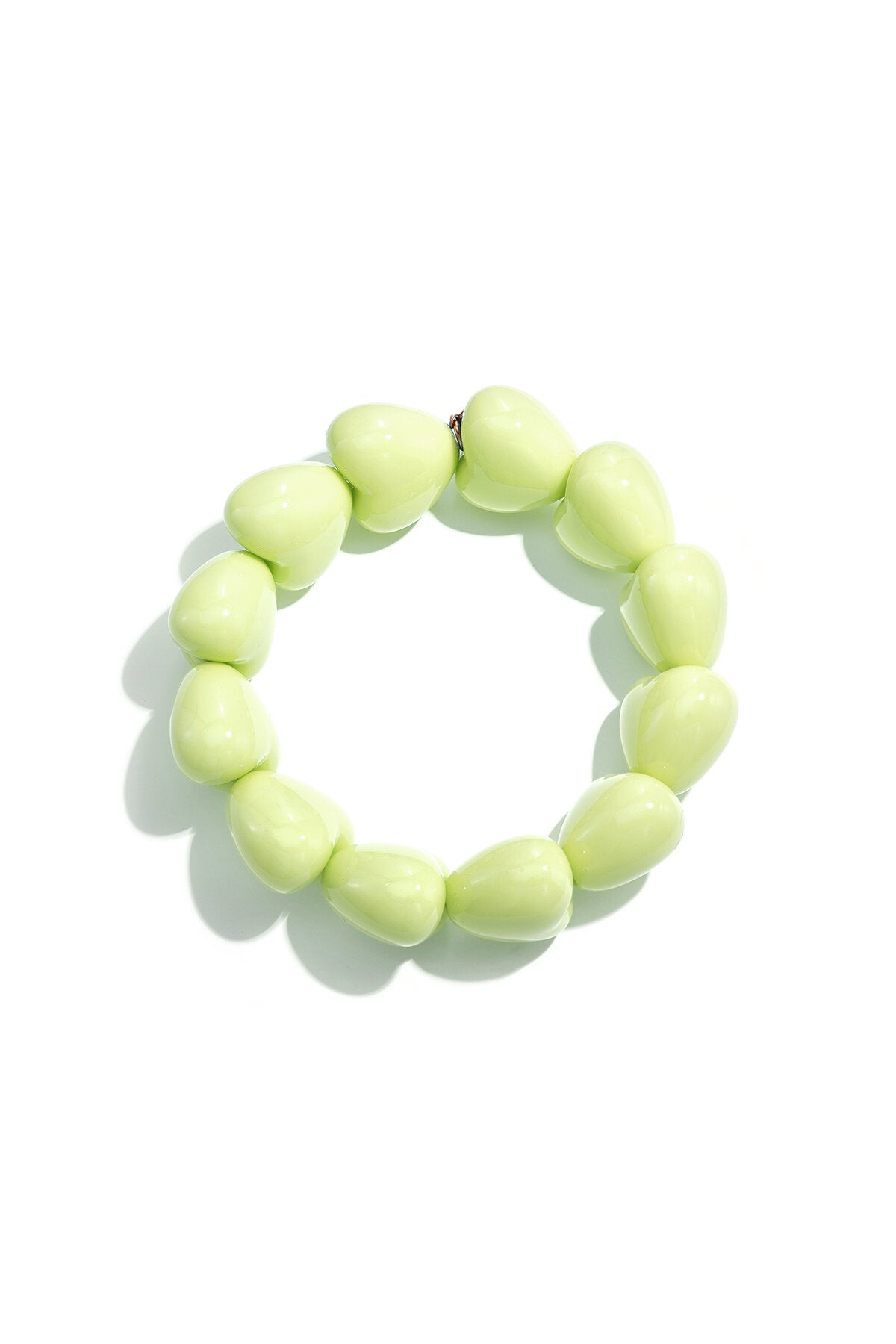 Bracelet avec de grosses perles en forme de cœur