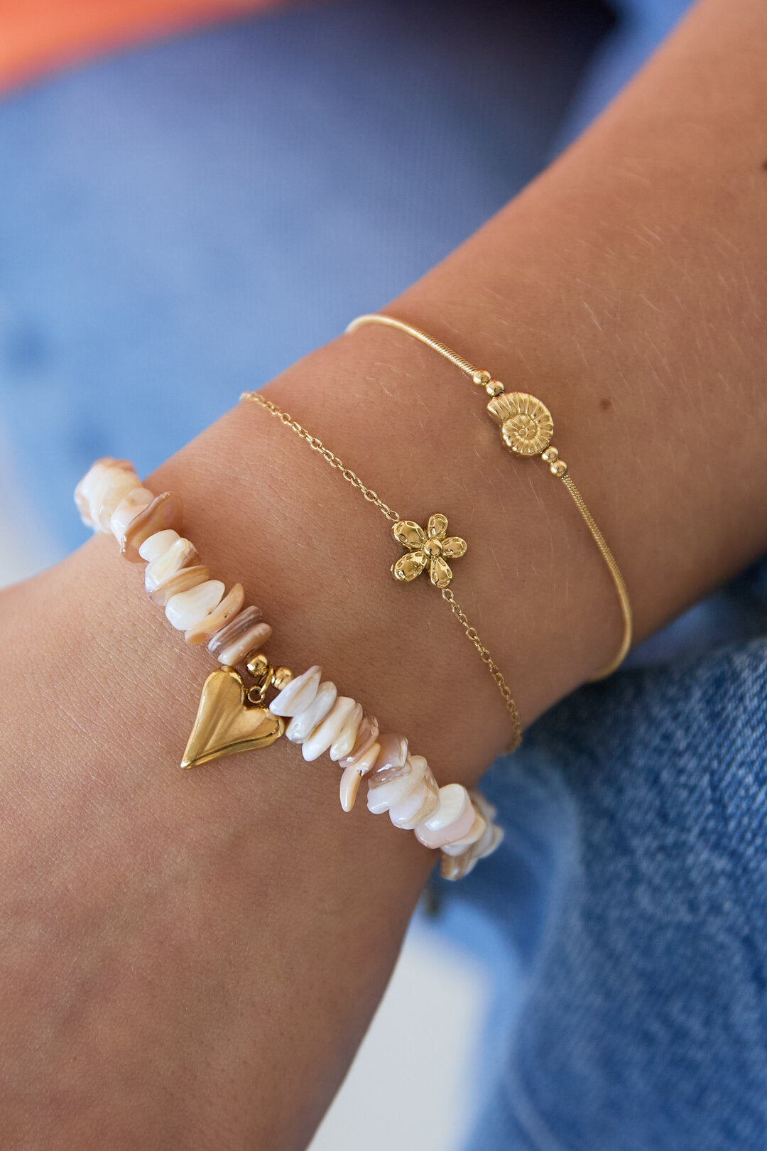 Bracelet à fleurs minimalistes