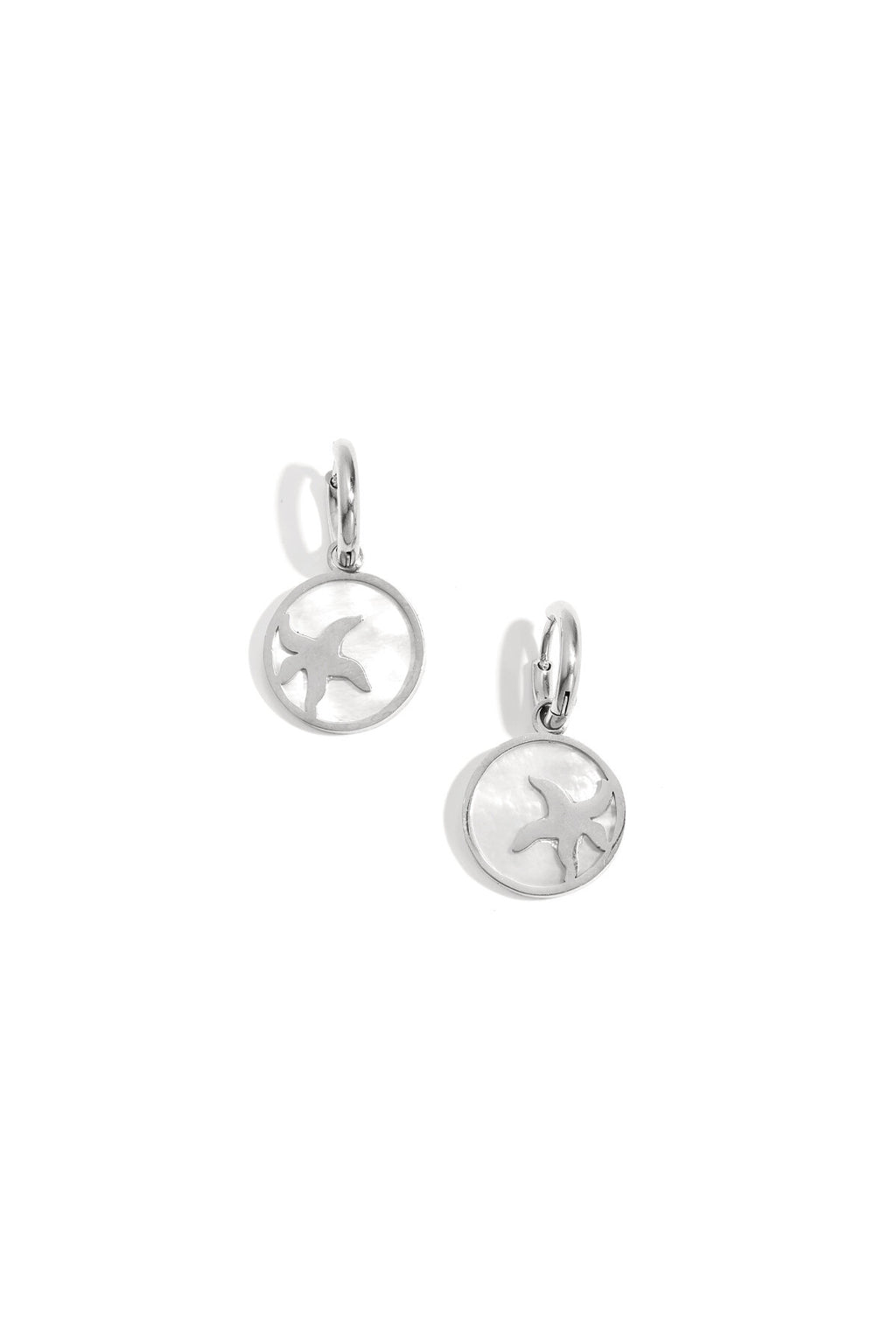 Boucles d'oreilles avec une étoile de mer en cercle
