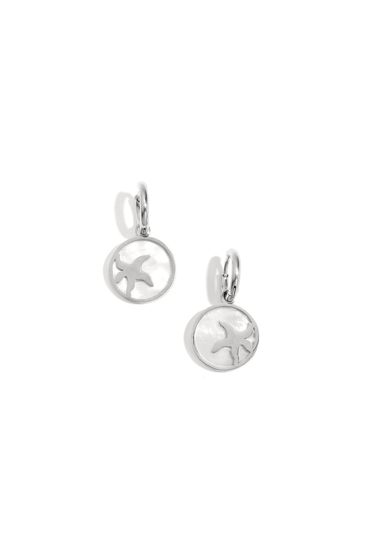 Boucles d'oreilles avec une étoile de mer en cercle