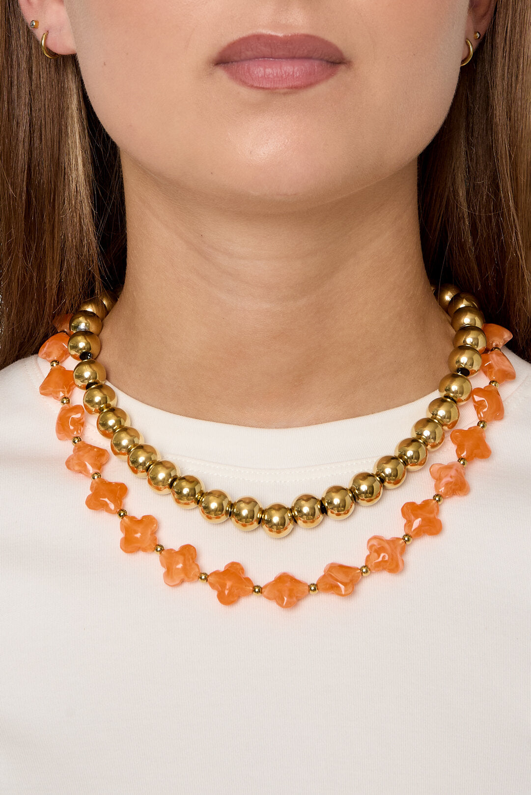 Collier de perles avec des perles en forme de trèfle