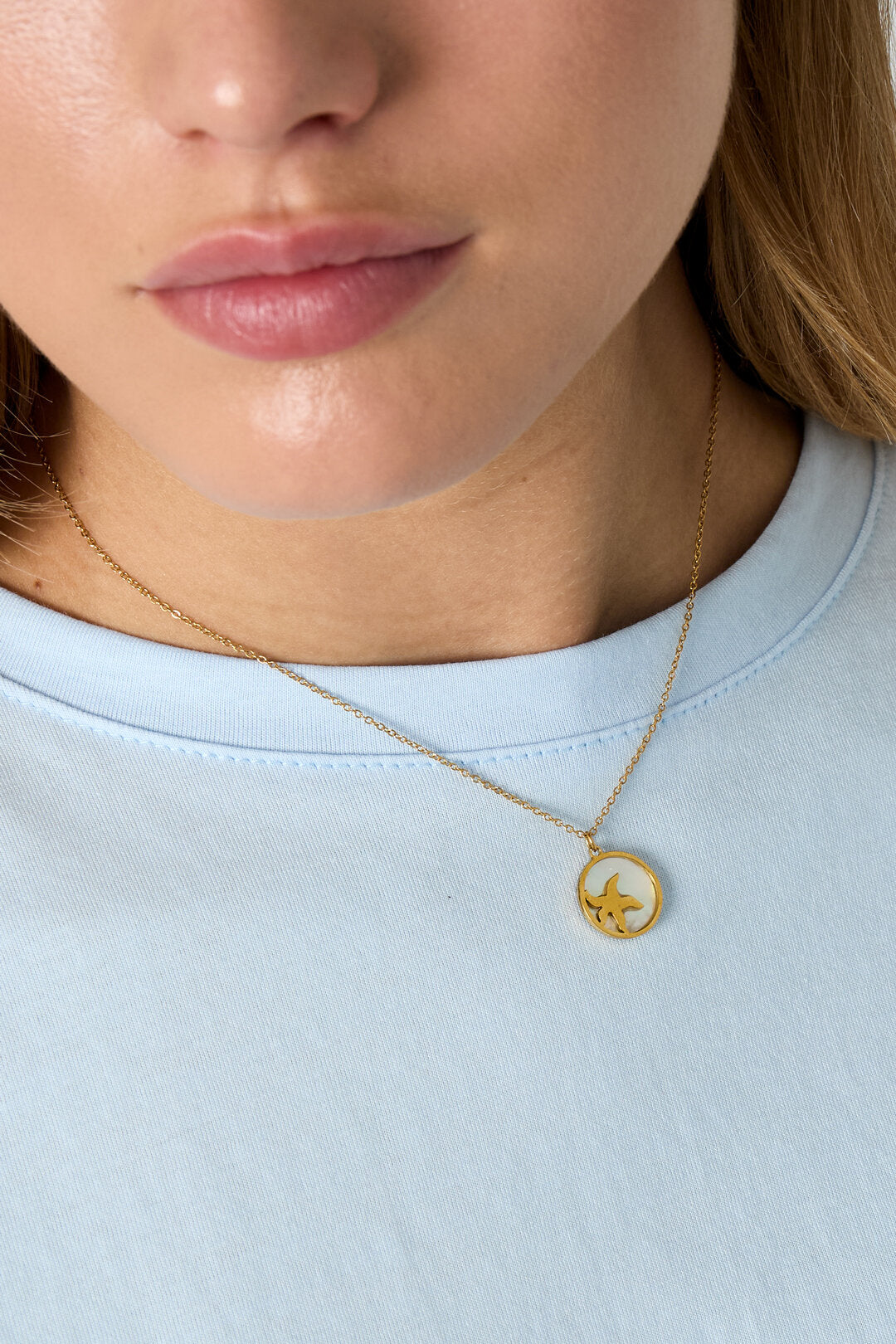 Collier avec étoile de mer en cercle