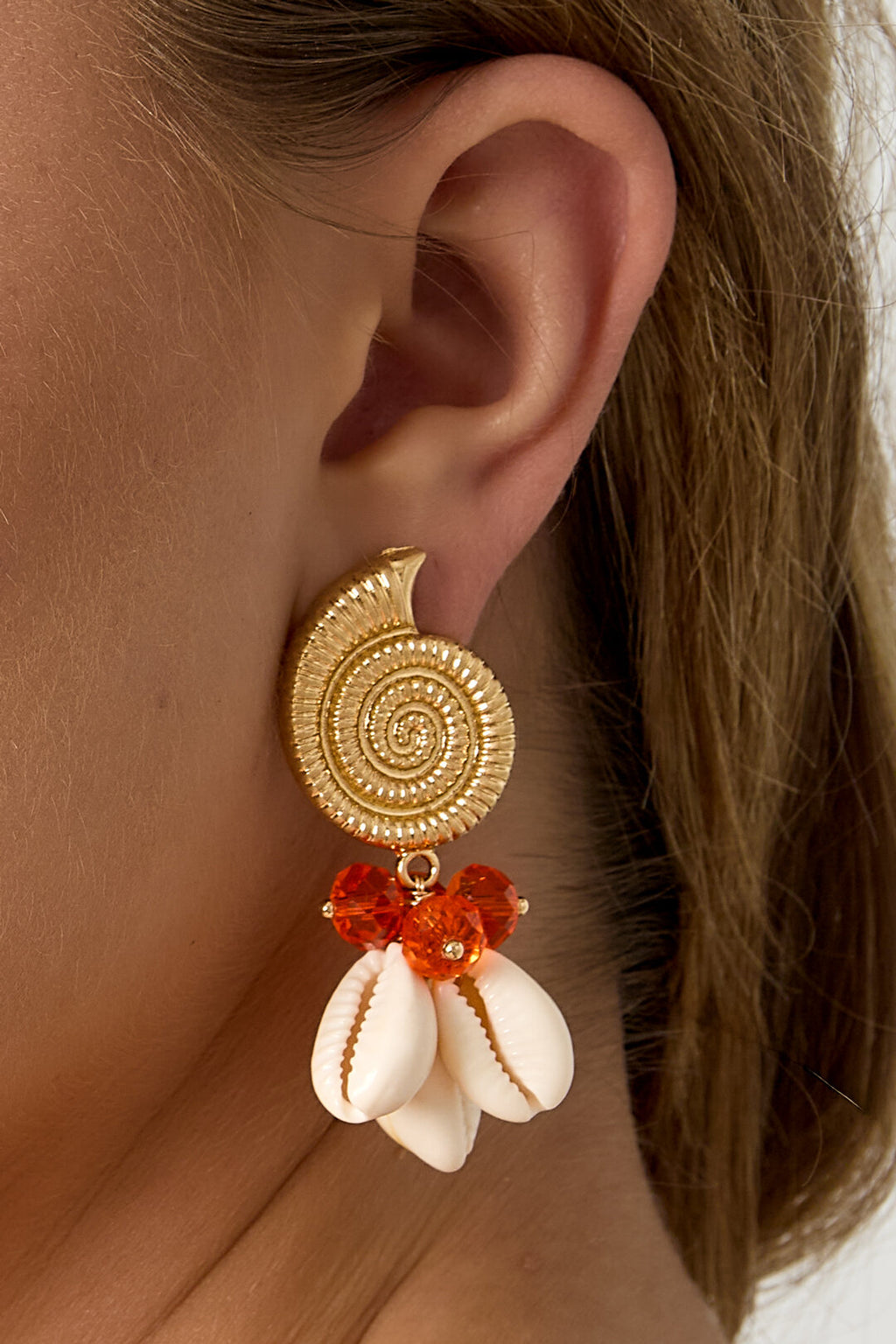 Boucles d'oreilles avec pendentifs en forme de coquillage et perles