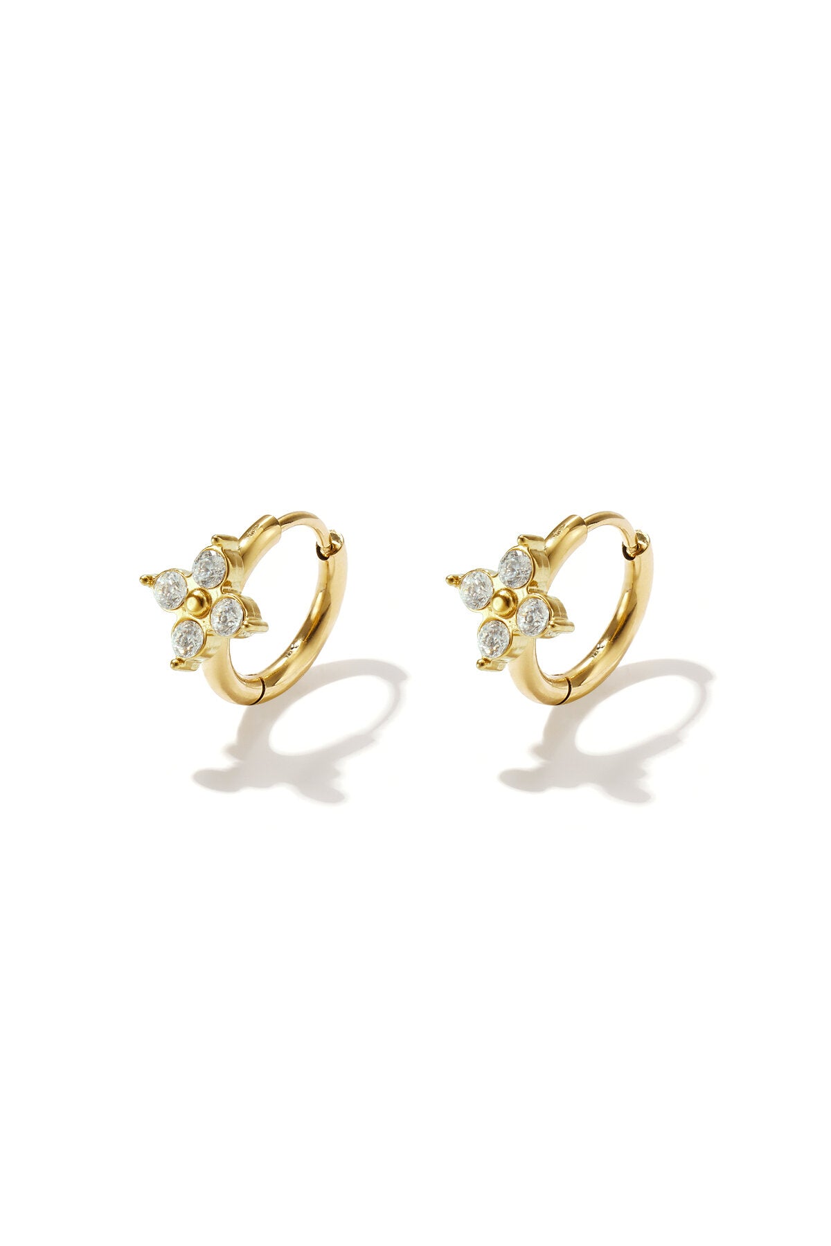 Petites boucles d'oreilles créoles avec des pierres en forme de trèfle