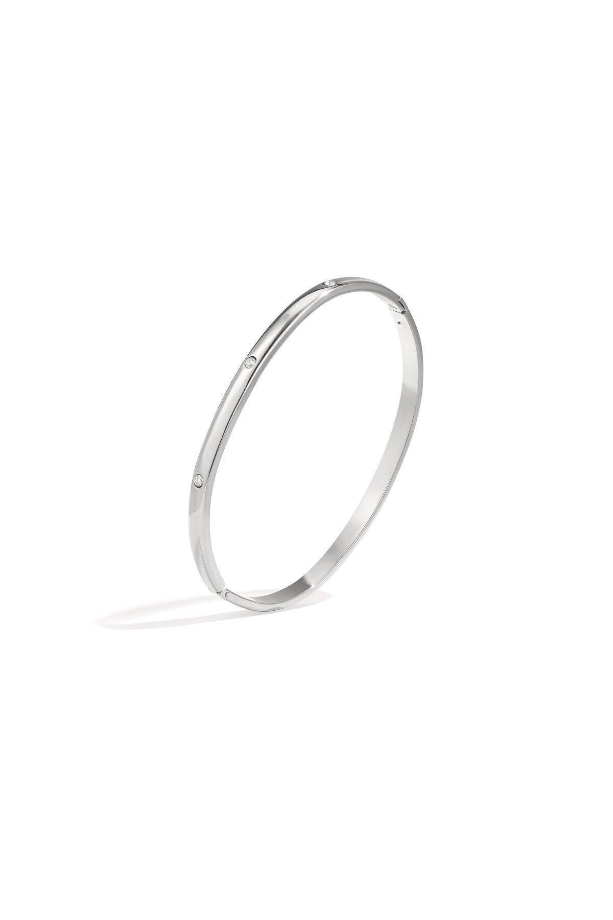Bracelet orné de pierres discrètes