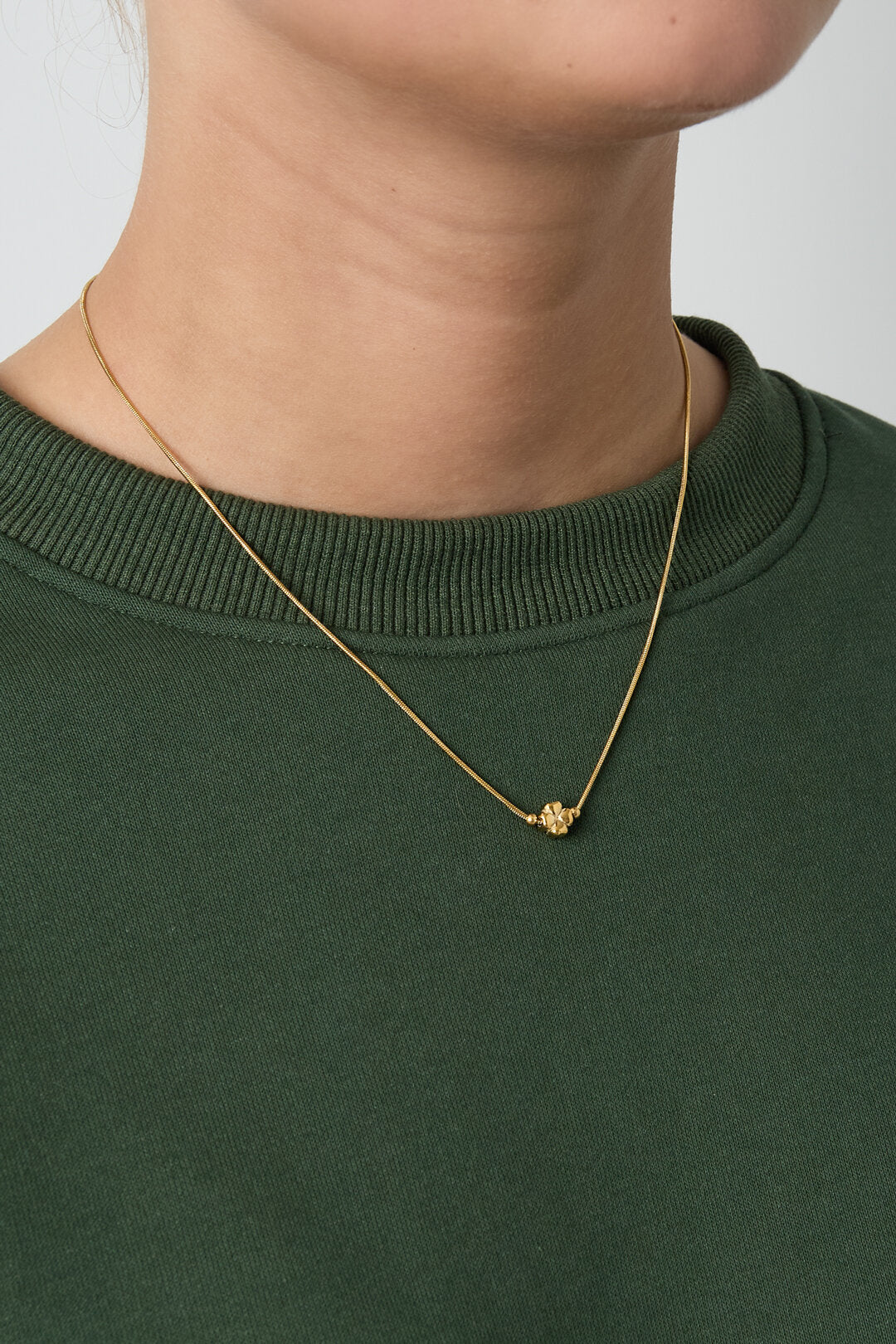 Collier minimaliste avec un trèfle