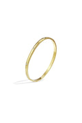Bracelet orné de pierres discrètes
