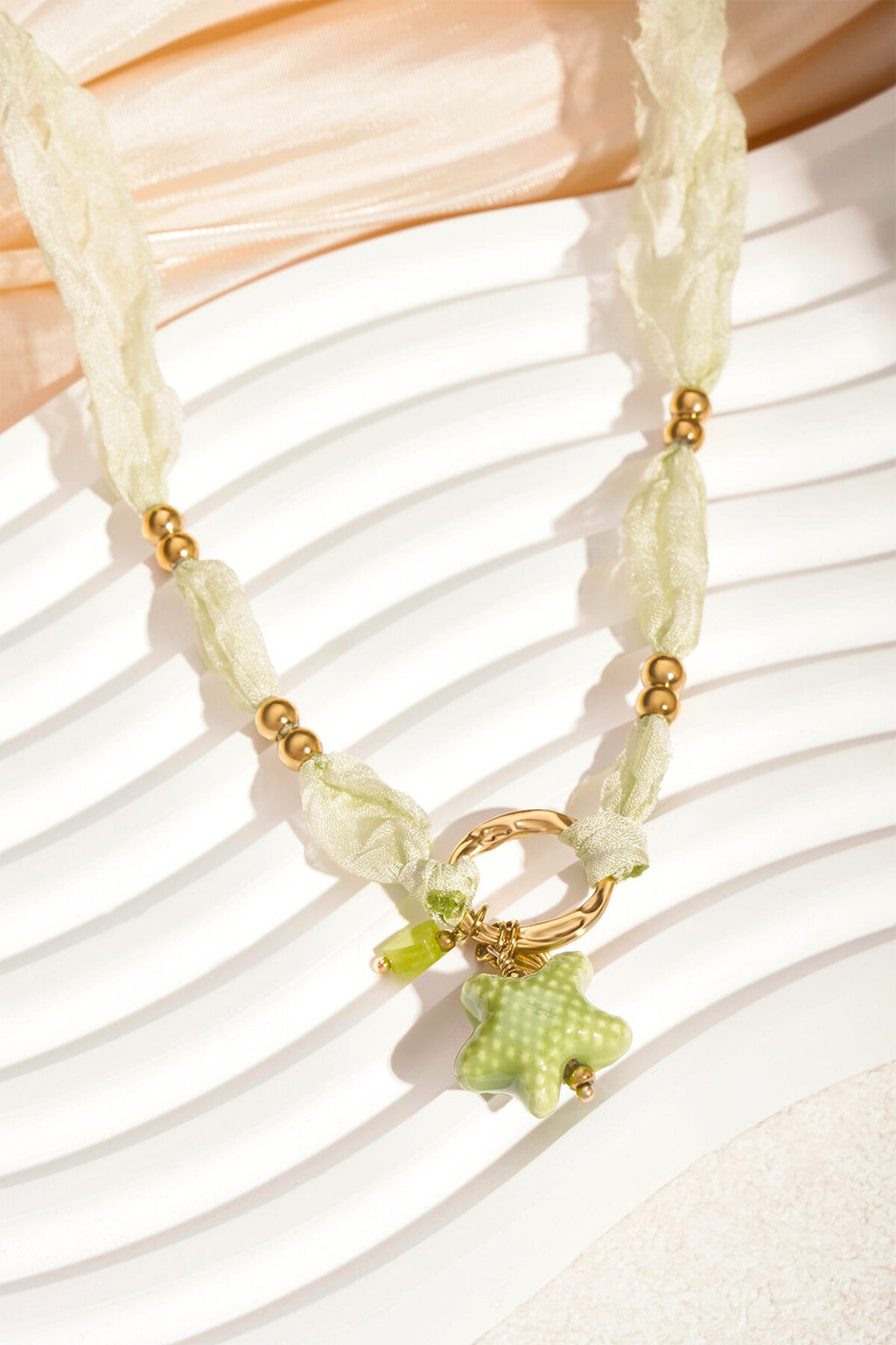 Collier étoilé - Couleur vert et or