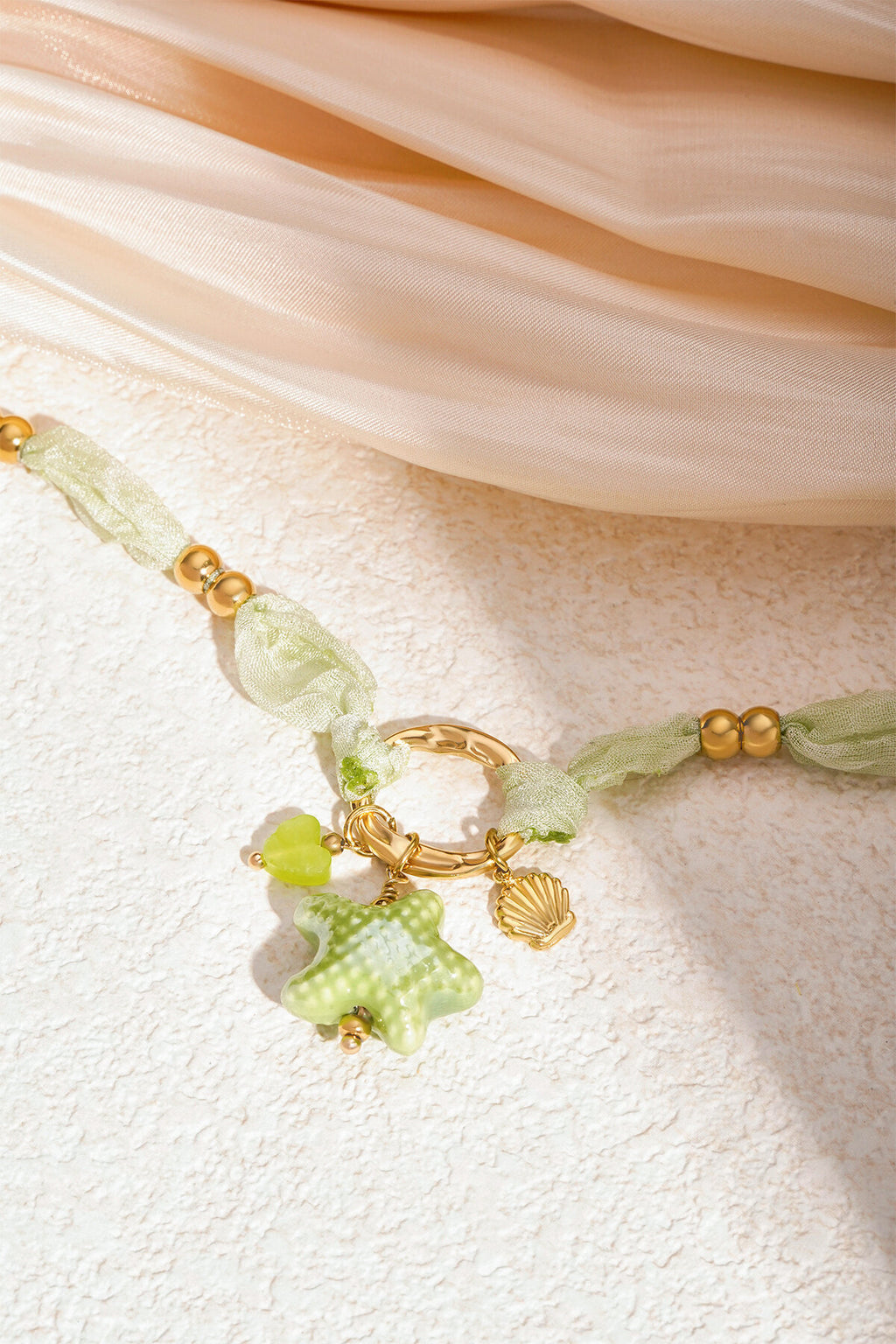 Collier étoilé - Couleur vert et or