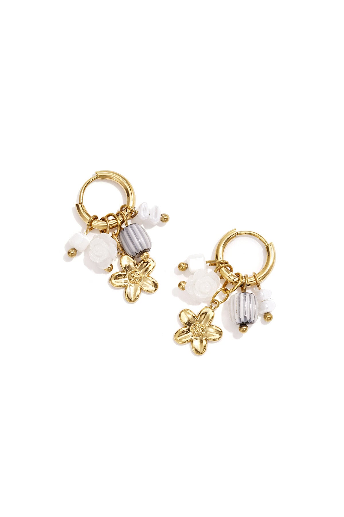 Petites boucles d'oreilles créoles avec pendentif fleur, perles et rose