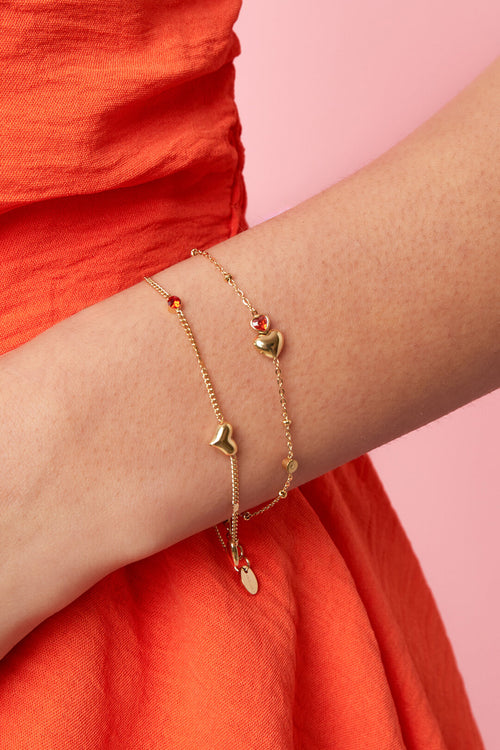 Bracelet orné de cœurs, de pierres colorées et de pois
