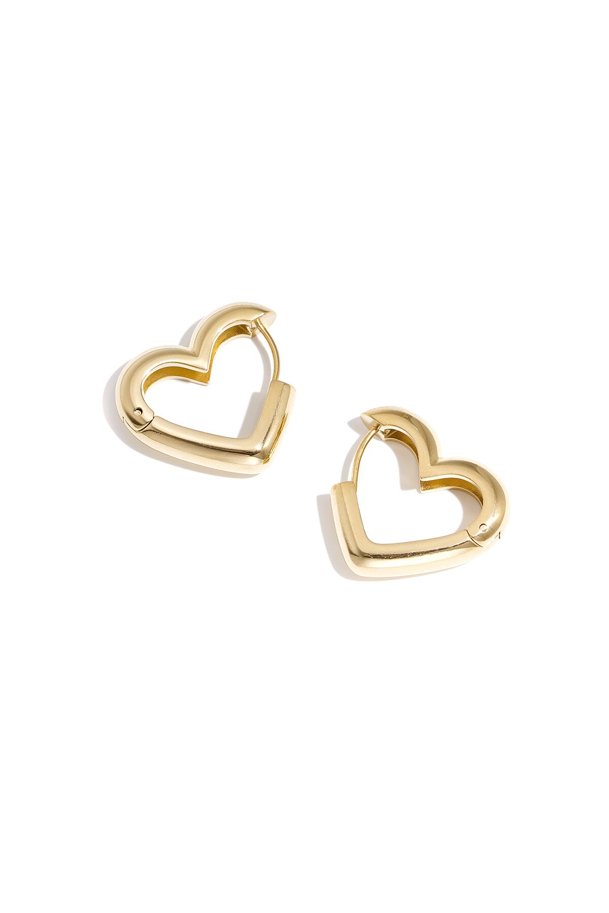 Boucles d'oreilles créoles en forme de cœur disponibles en trois tailles