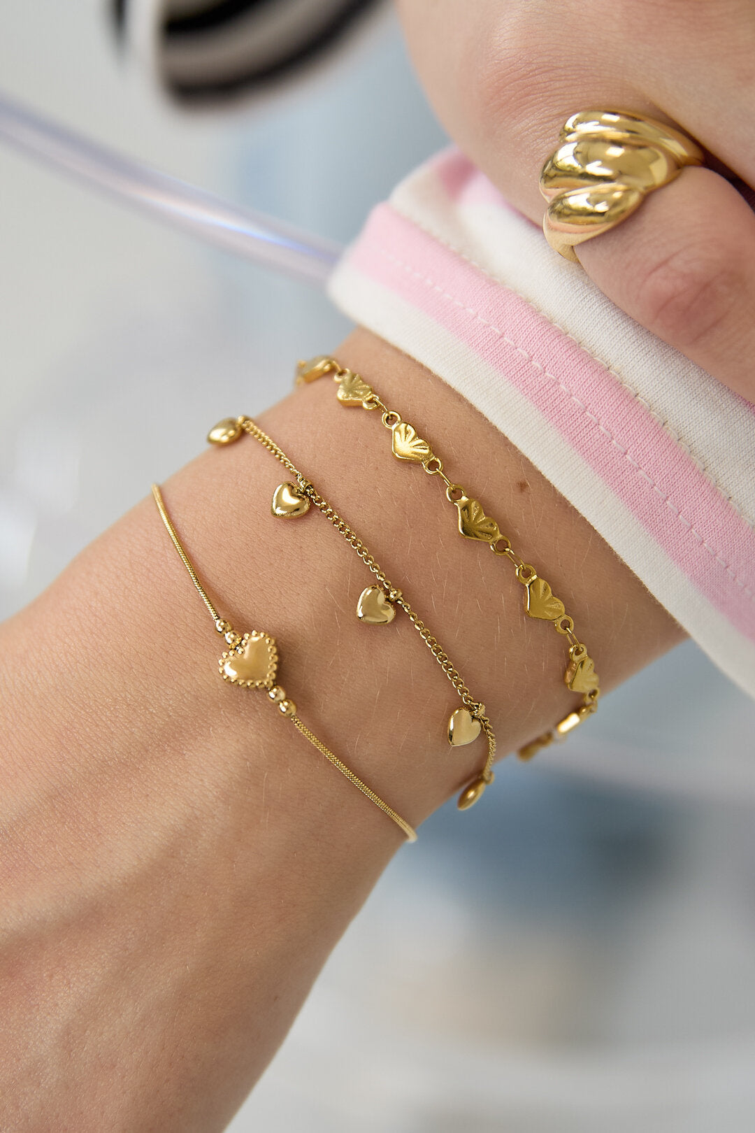 Bracelet minimaliste avec cœur décoré