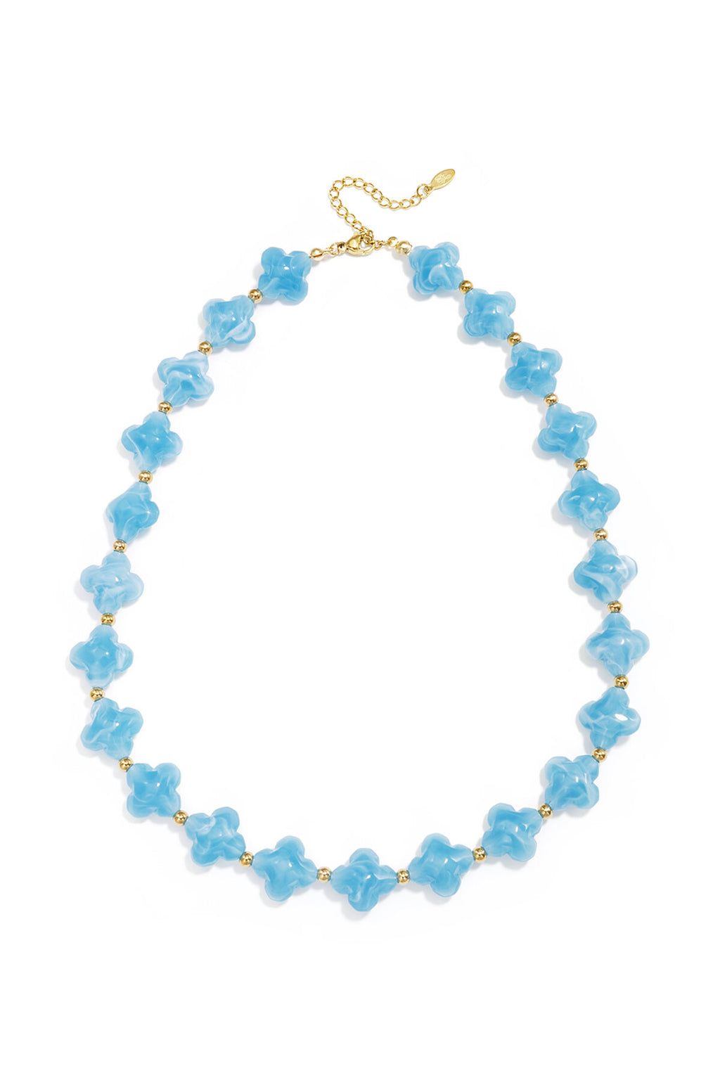 Collier de perles avec des perles en forme de trèfle