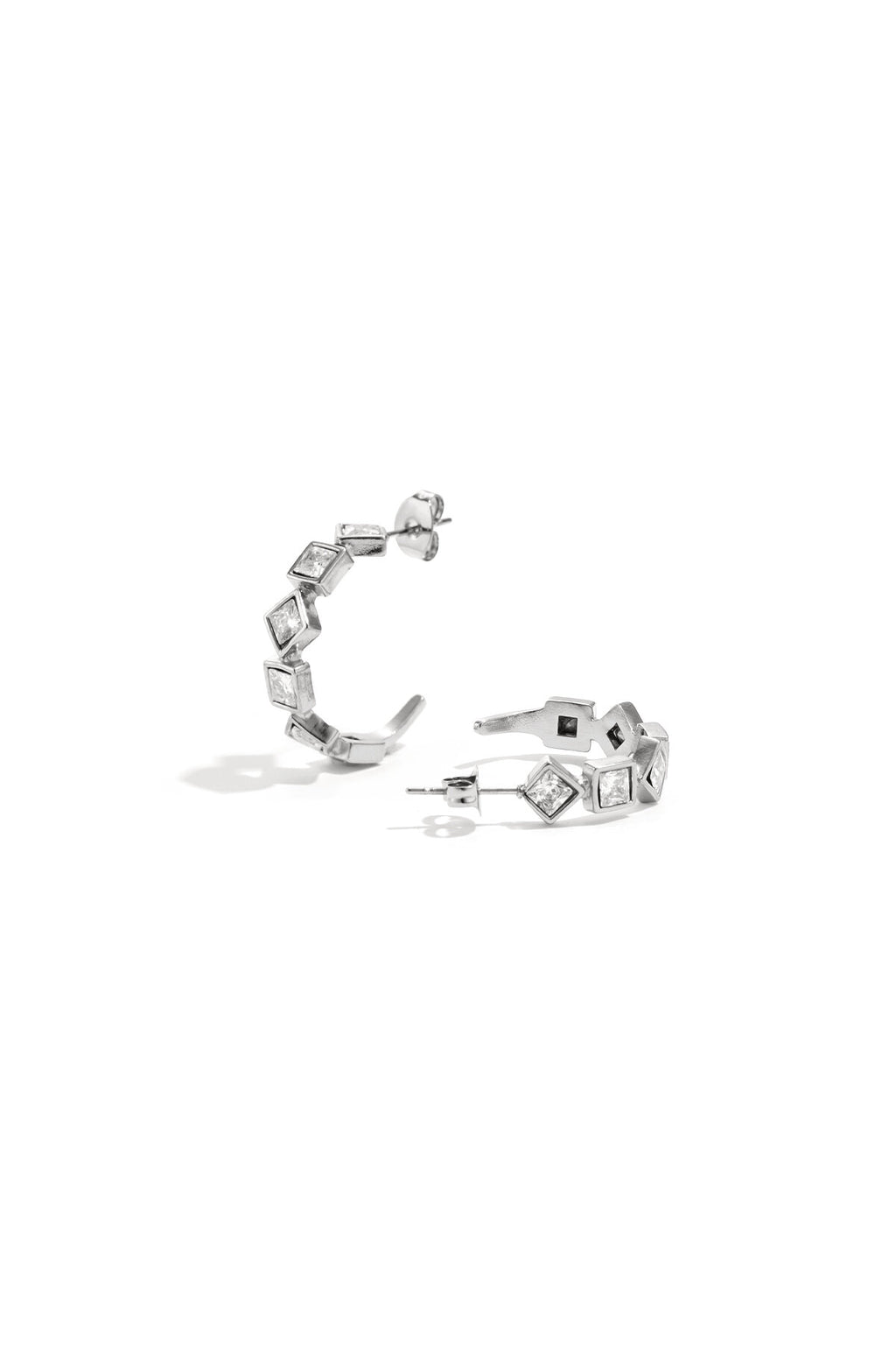 Boucles d'oreilles avec pierres alternées