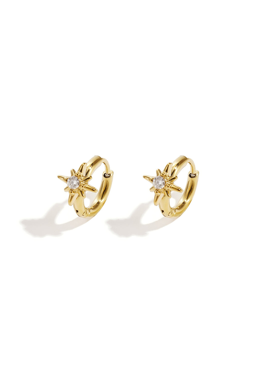 Boucles d'oreilles créoles ornées d'une étoile filante et d'une pierre