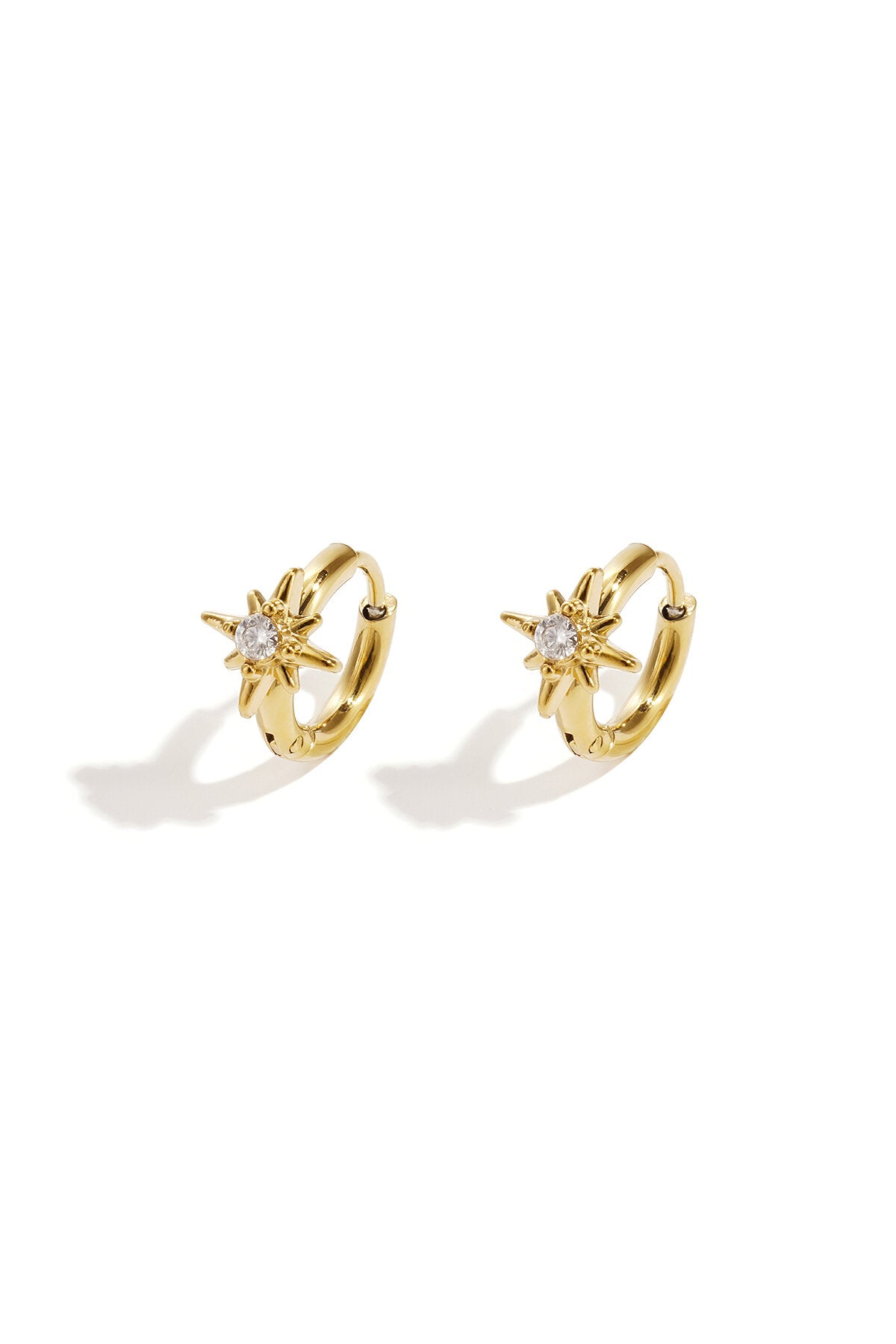 Boucles d'oreilles créoles ornées d'une étoile filante et d'une pierre