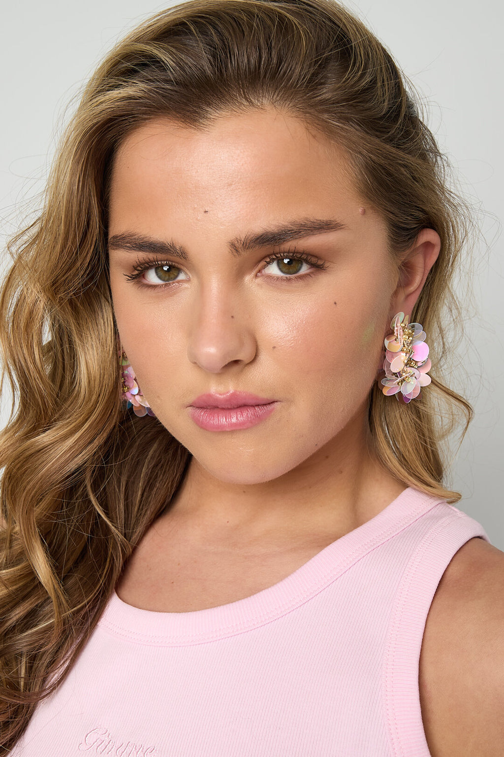 Boucles d'oreilles créoles en sequins et perles