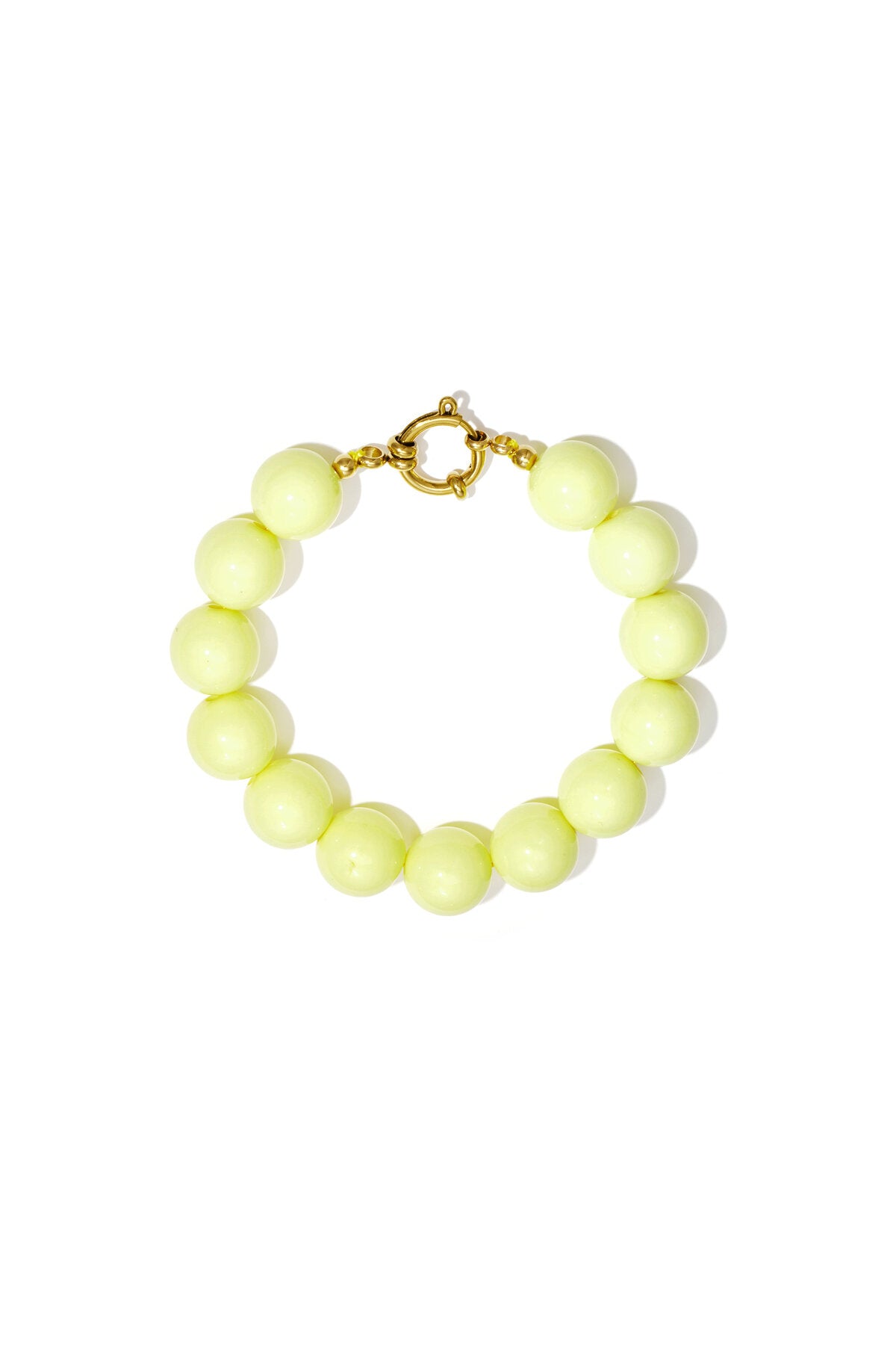 Bracelet à grosses perles et fermoir sur le devant