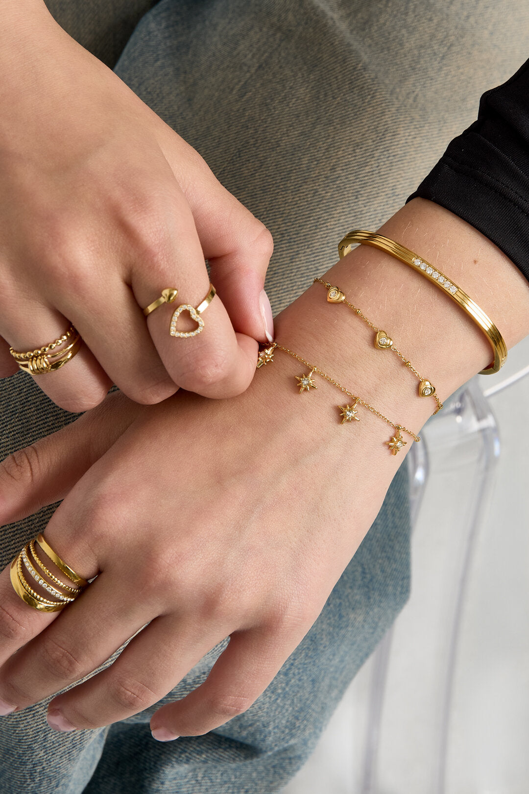 Bracelet orné de perles et de cœurs en pierre