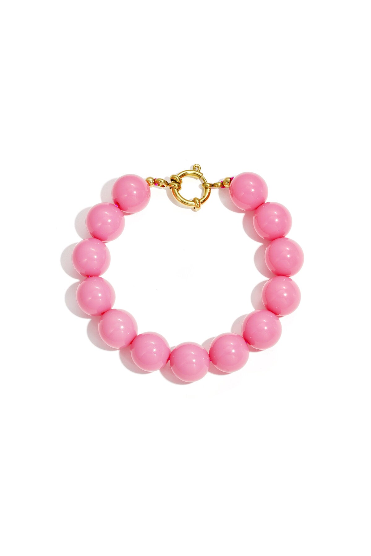 Bracelet à grosses perles et fermoir sur le devant