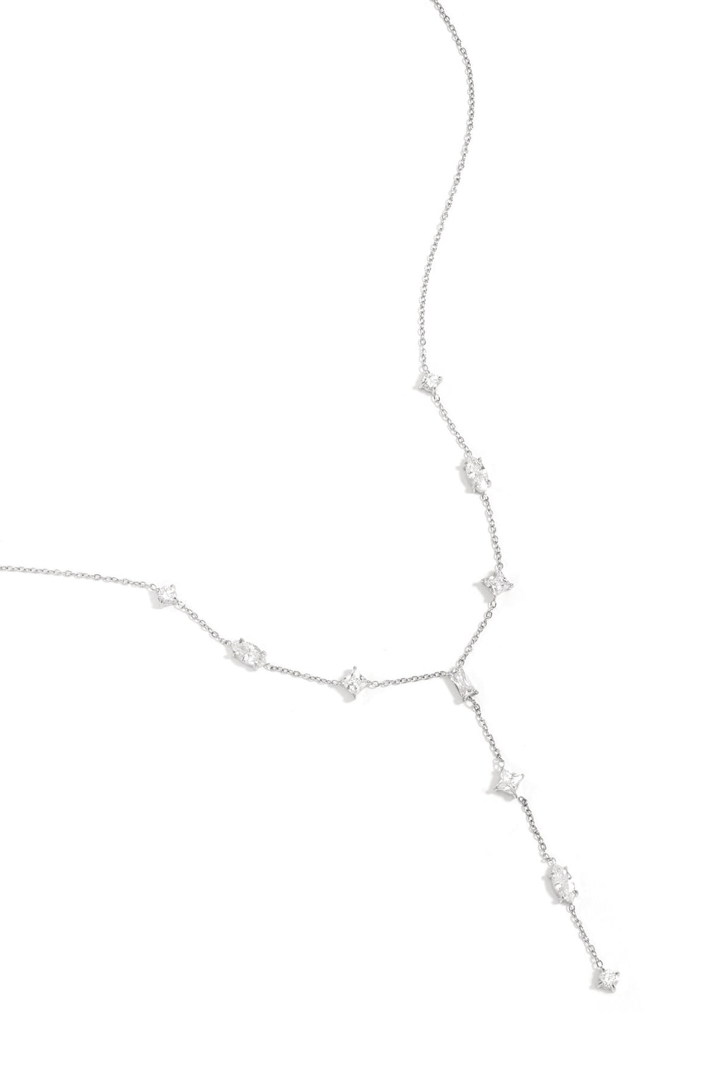 Collier ras du cou orné de pierres