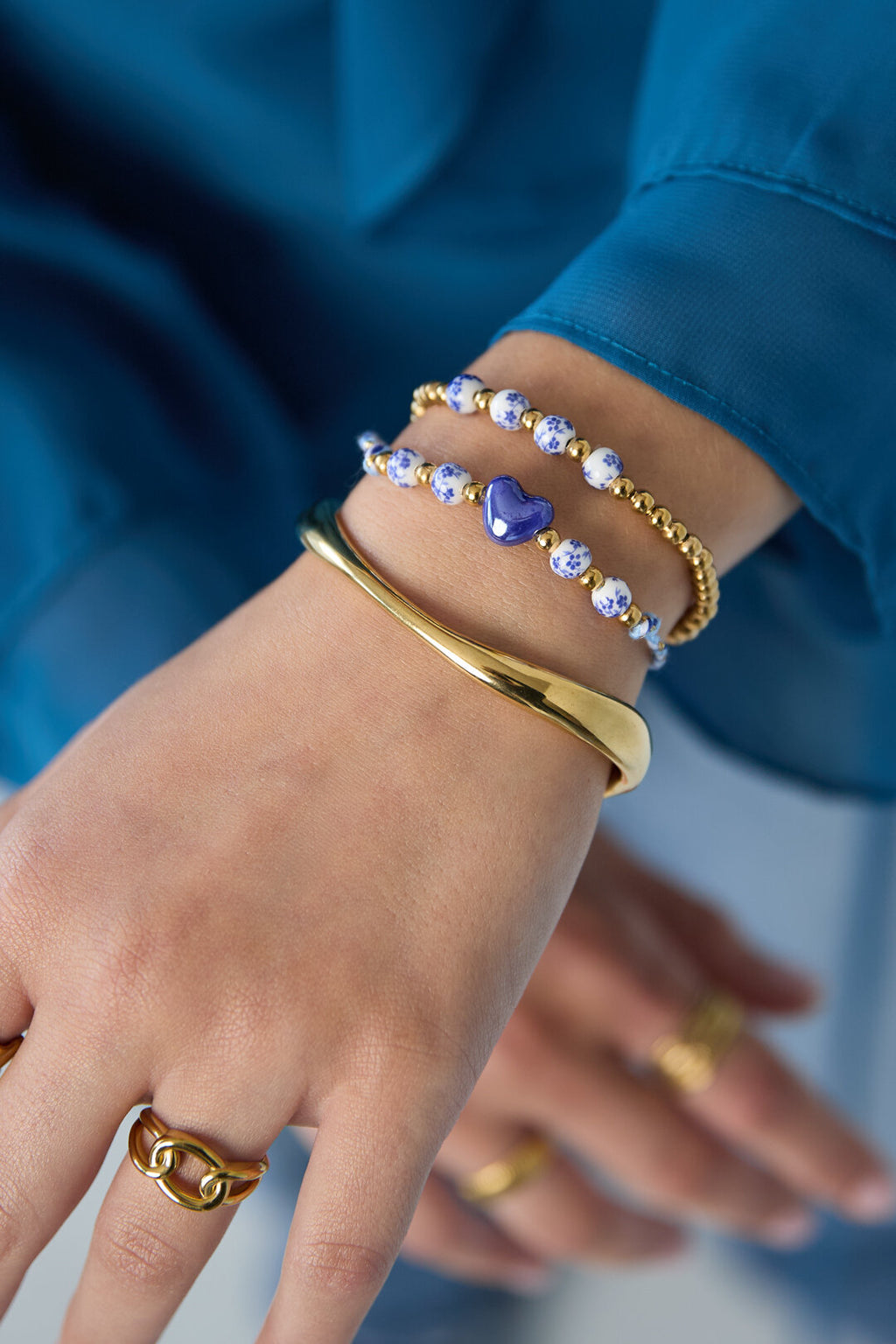 Bracelet en perles pleines à motif floral bleu
