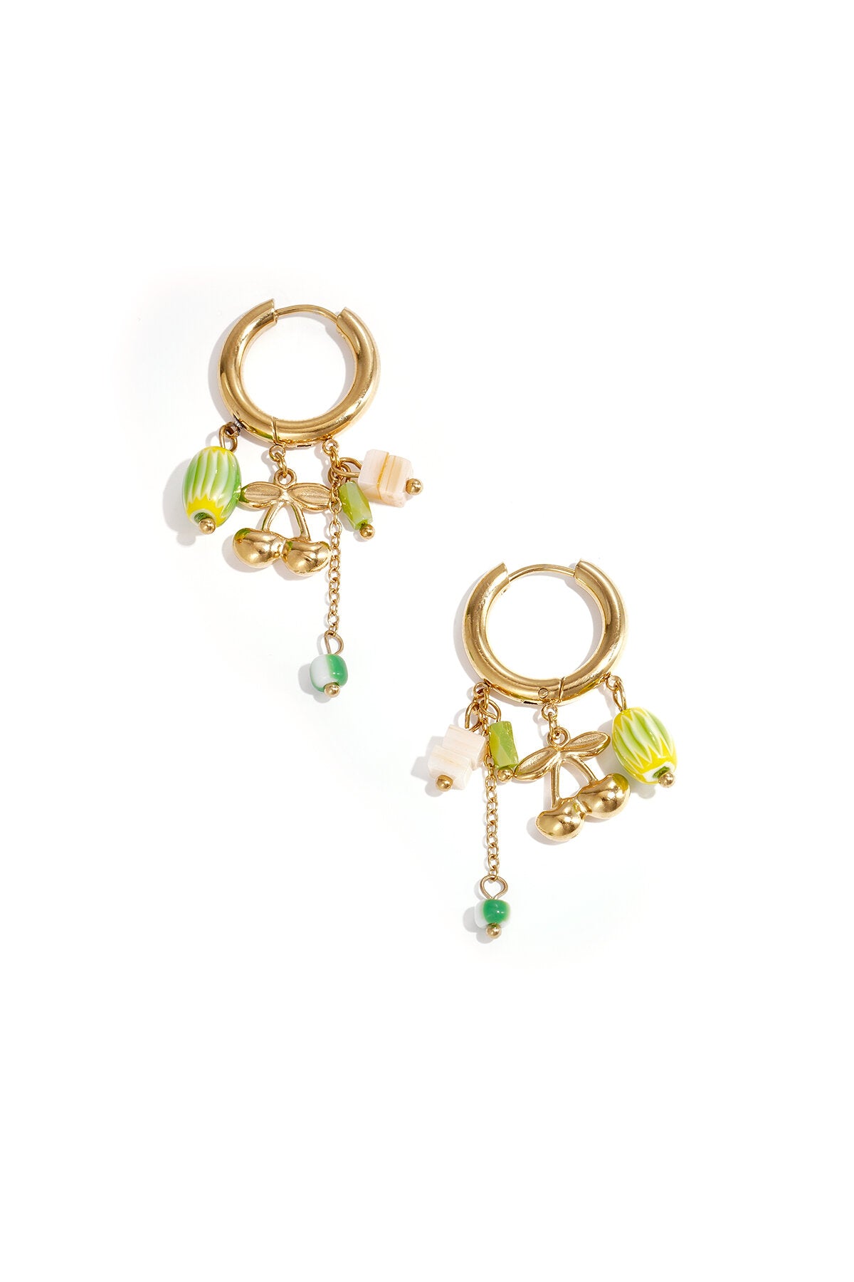 Petites boucles d'oreilles créoles avec chaînette et perles