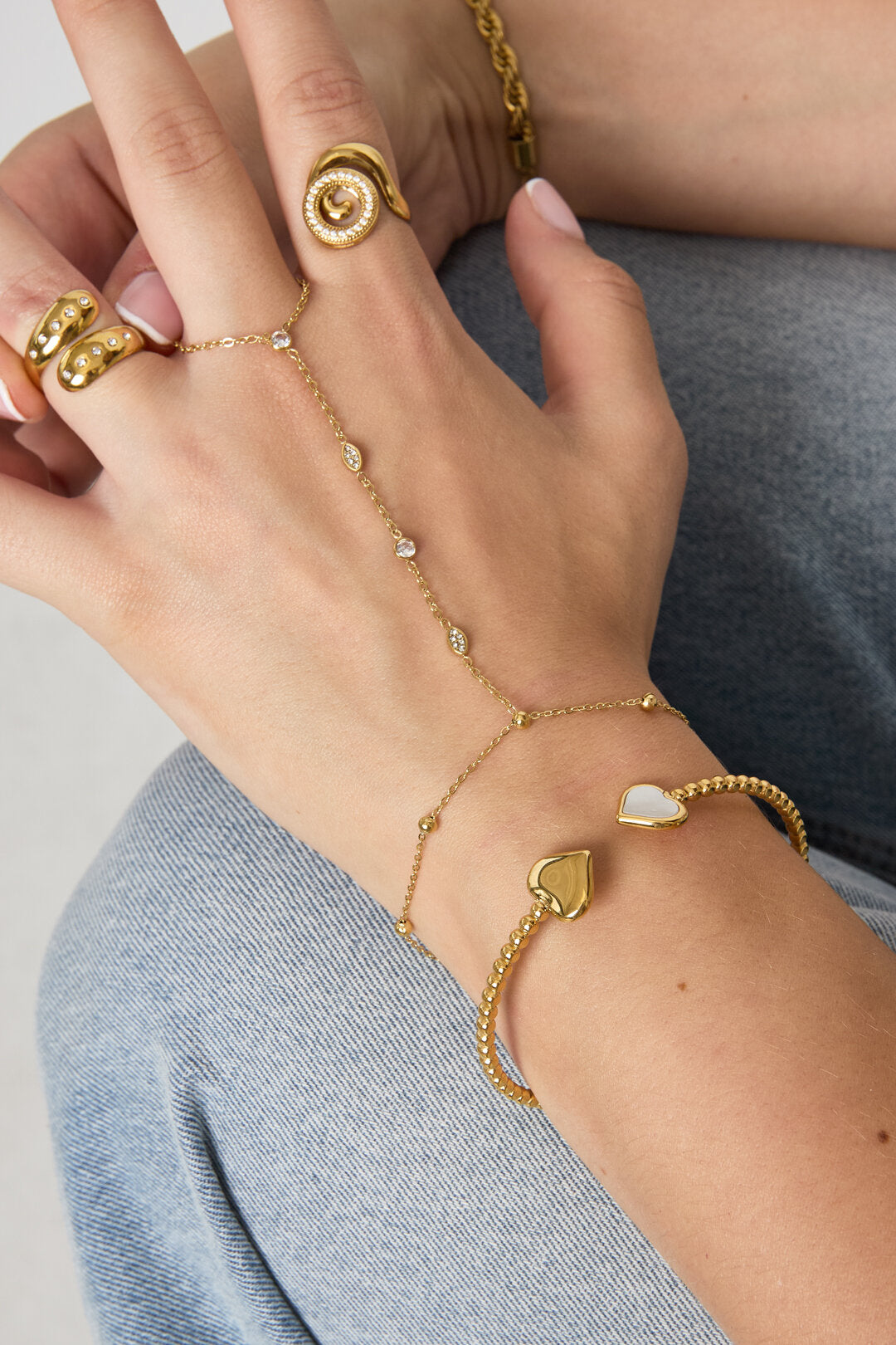 Bracelet à pois symétriques avec extrémités détaillées