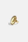 Bague ovale imposante entourée de pierres