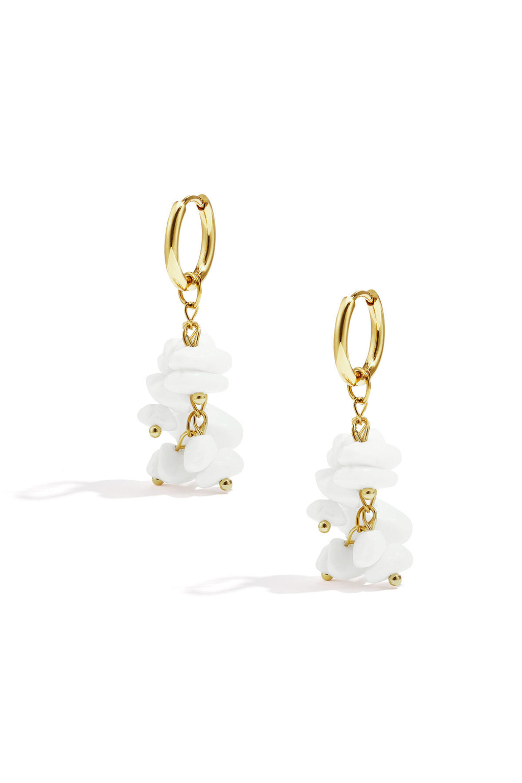 Petites boucles d'oreilles créoles avec pierres et perles pendantes