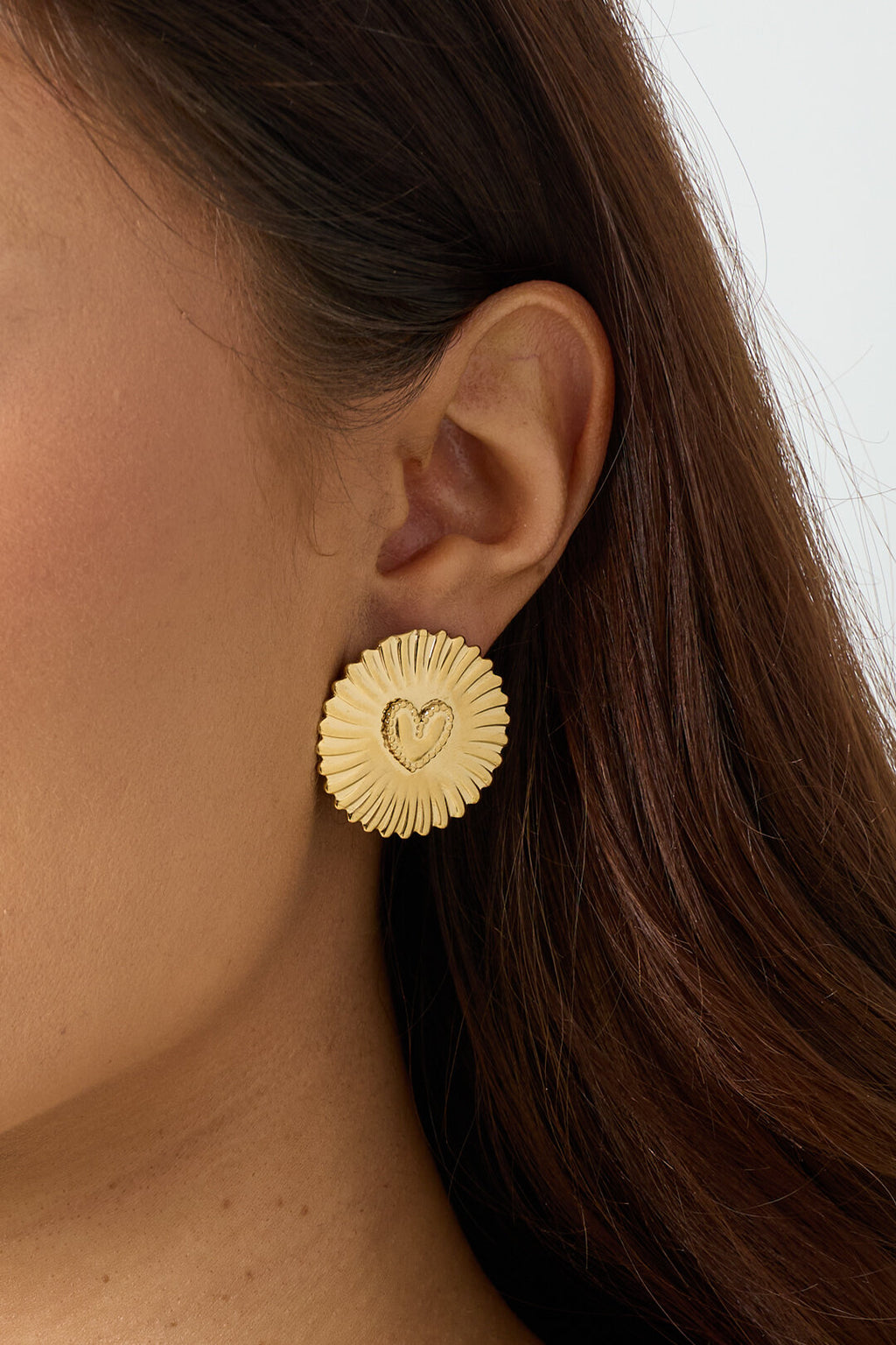 Boucles d'oreilles pendantes scintillantes en forme de pièce de cœur