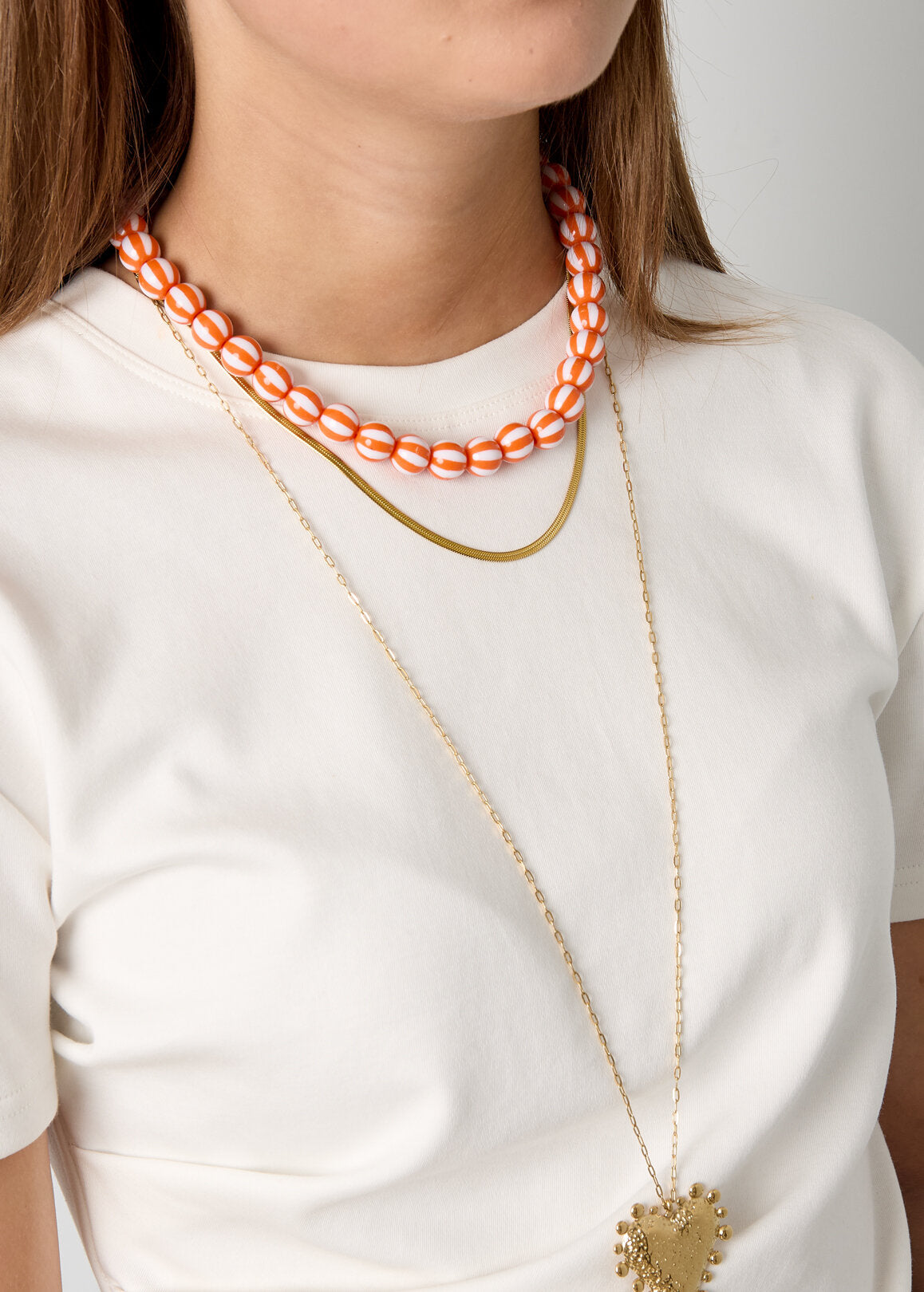 Collier de perles rayées
