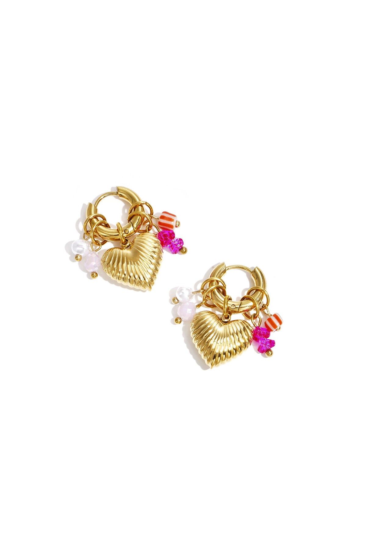 Petites boucles d'oreilles créoles avec perles pendantes, perles de rocaille et un cœur