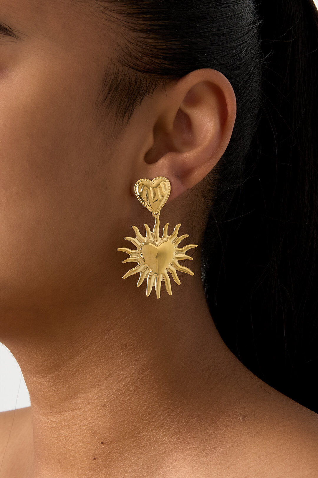 Boucles d'oreilles en forme de cœur avec soleil suspendu