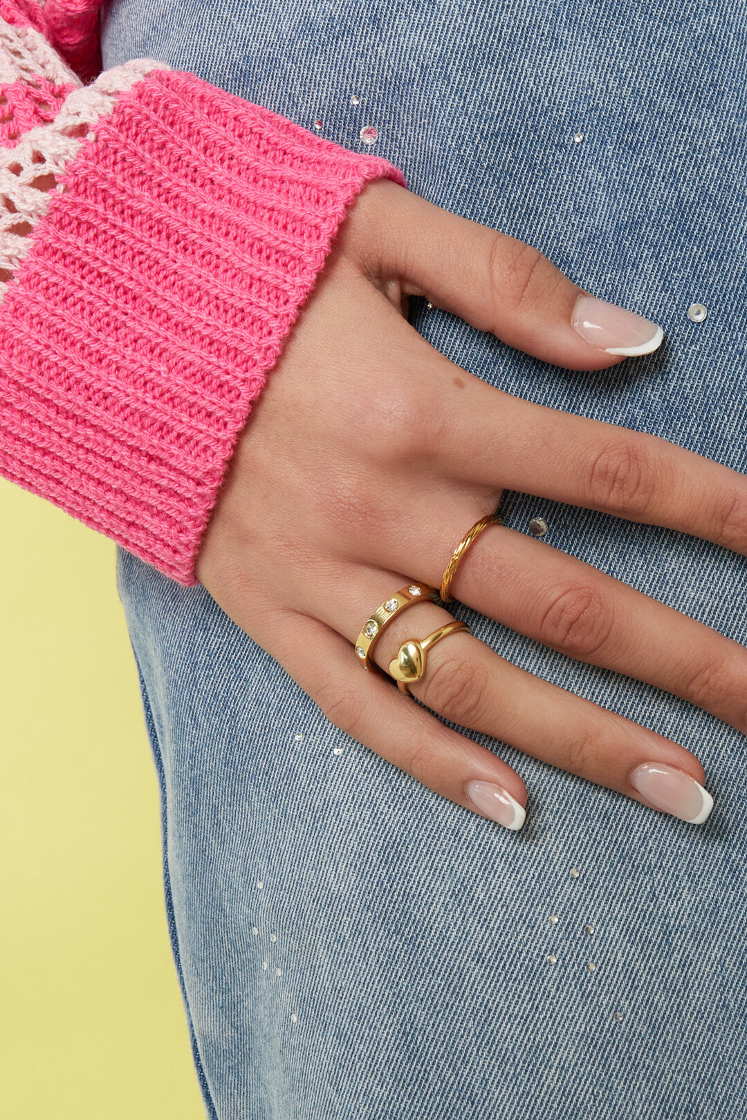 Bague ornée de pierres minimalistes