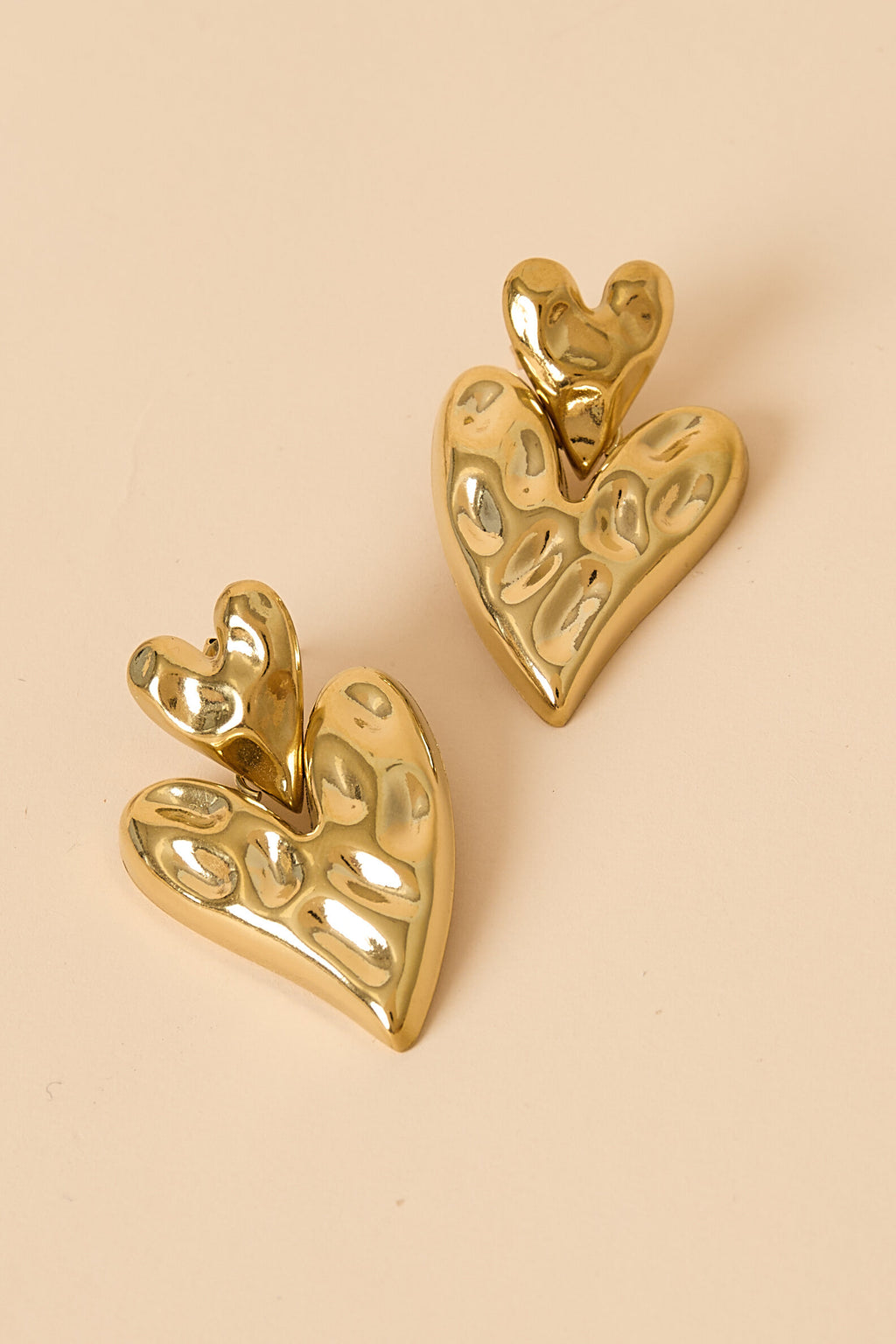 Boucles d'oreilles en forme de cœur superposées