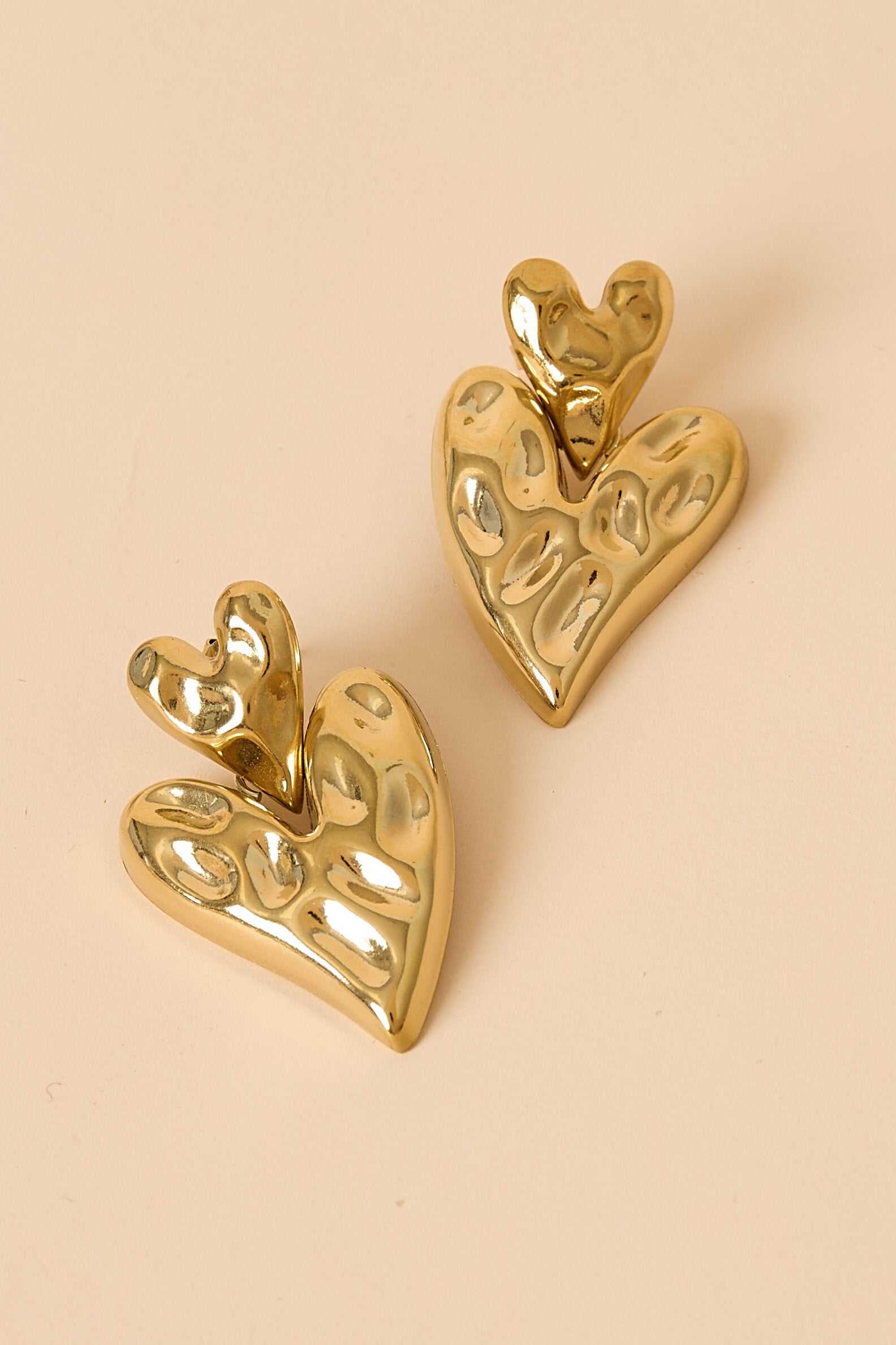 Boucles d'oreilles en forme de cœur superposées