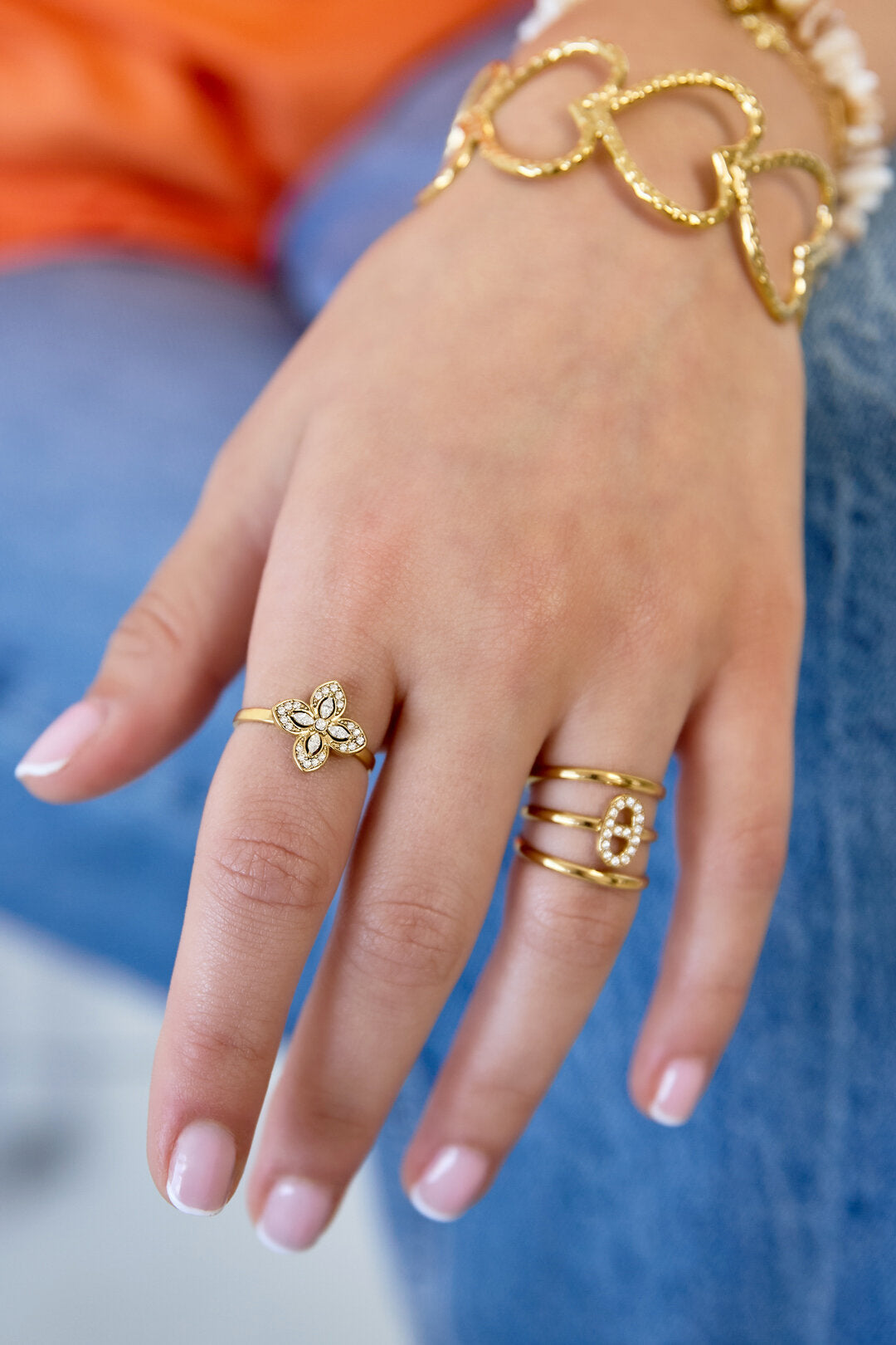 Bague imposante avec trèfle incrusté