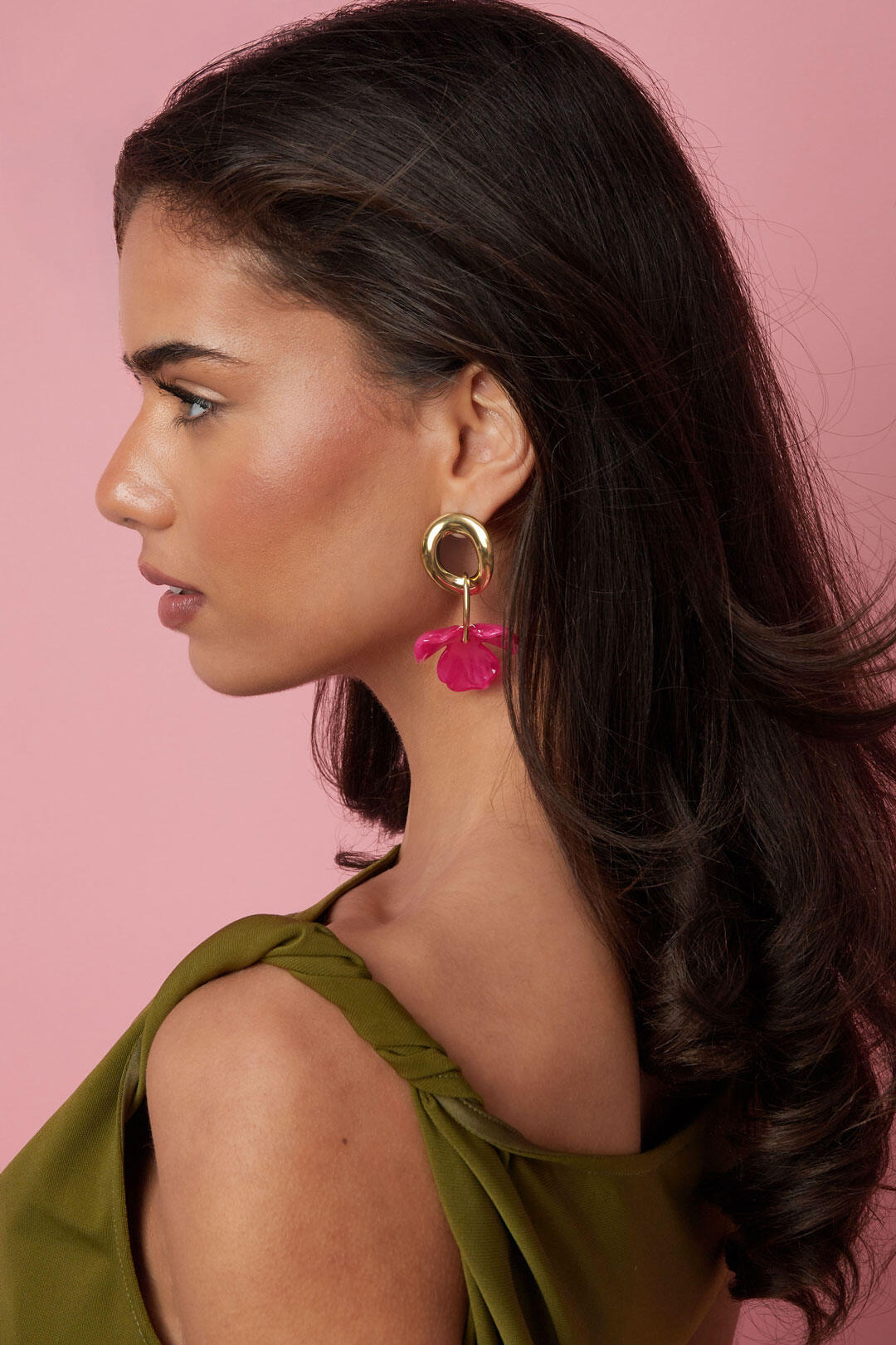 Boucles d'oreilles rondes avec fleur pendante
